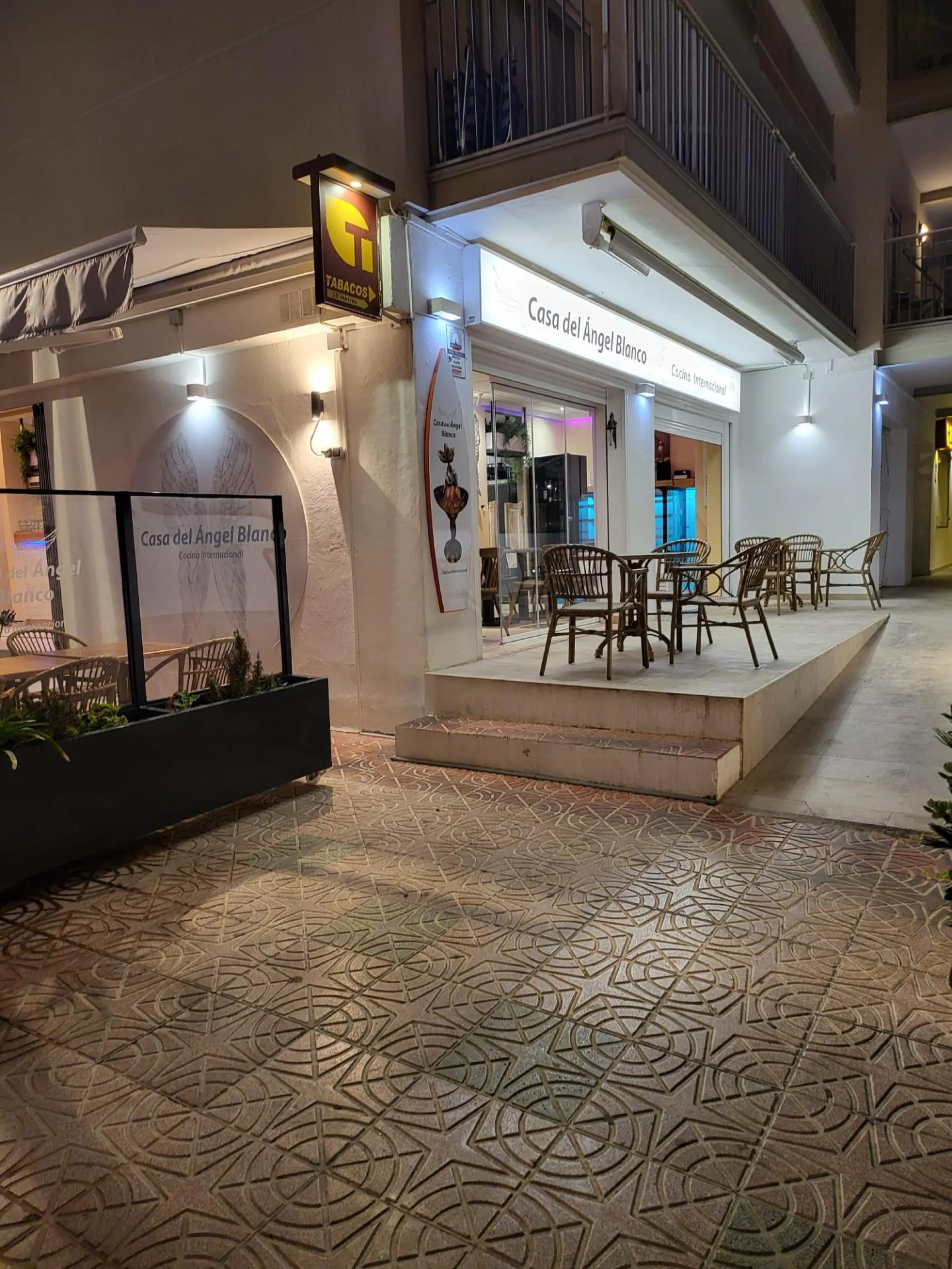 Unique opportunity in Calpe: beachfront restaurant ready to operate