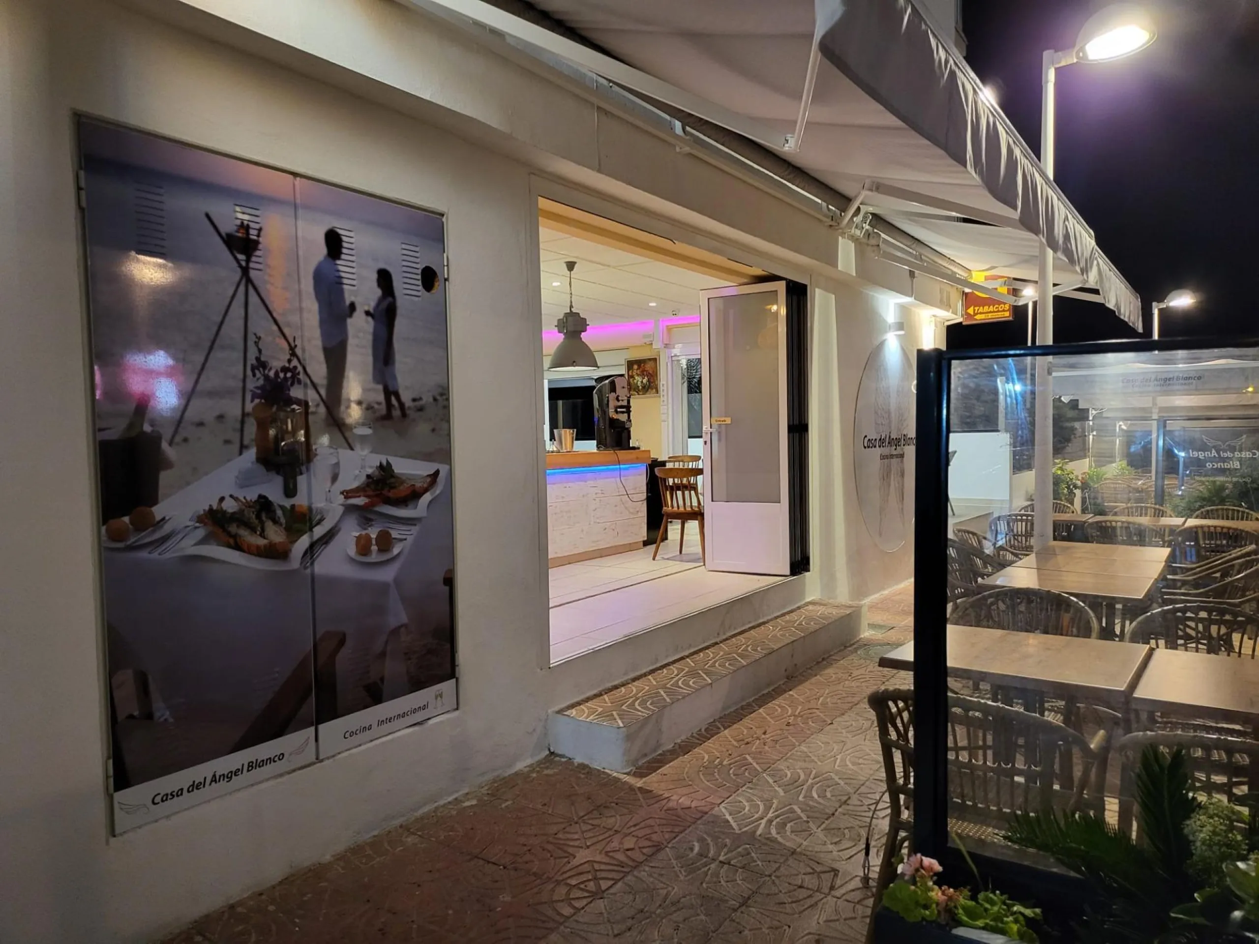 Unique opportunity in Calpe: beachfront restaurant ready to operate