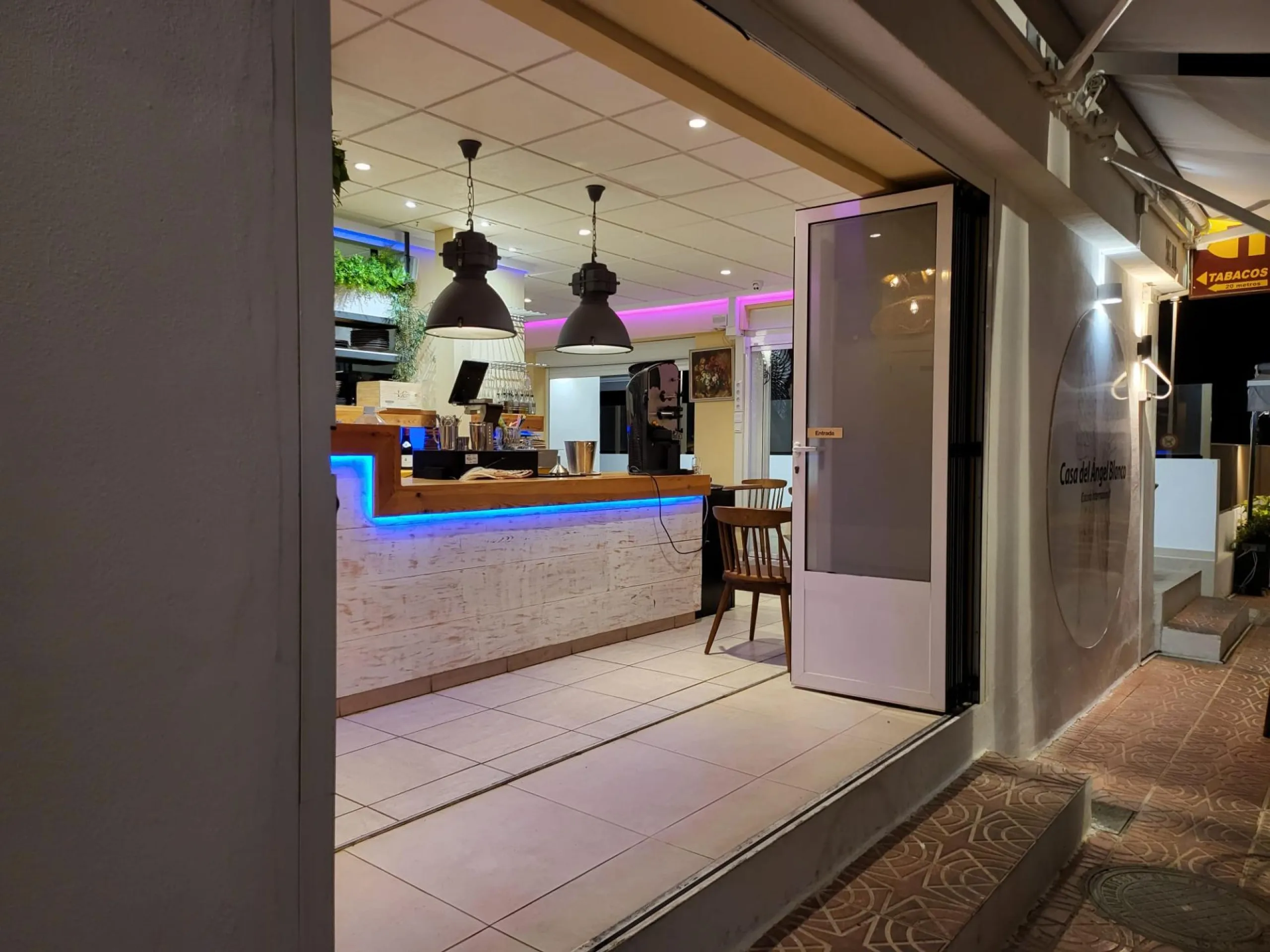 Unique opportunity in Calpe: beachfront restaurant ready to operate