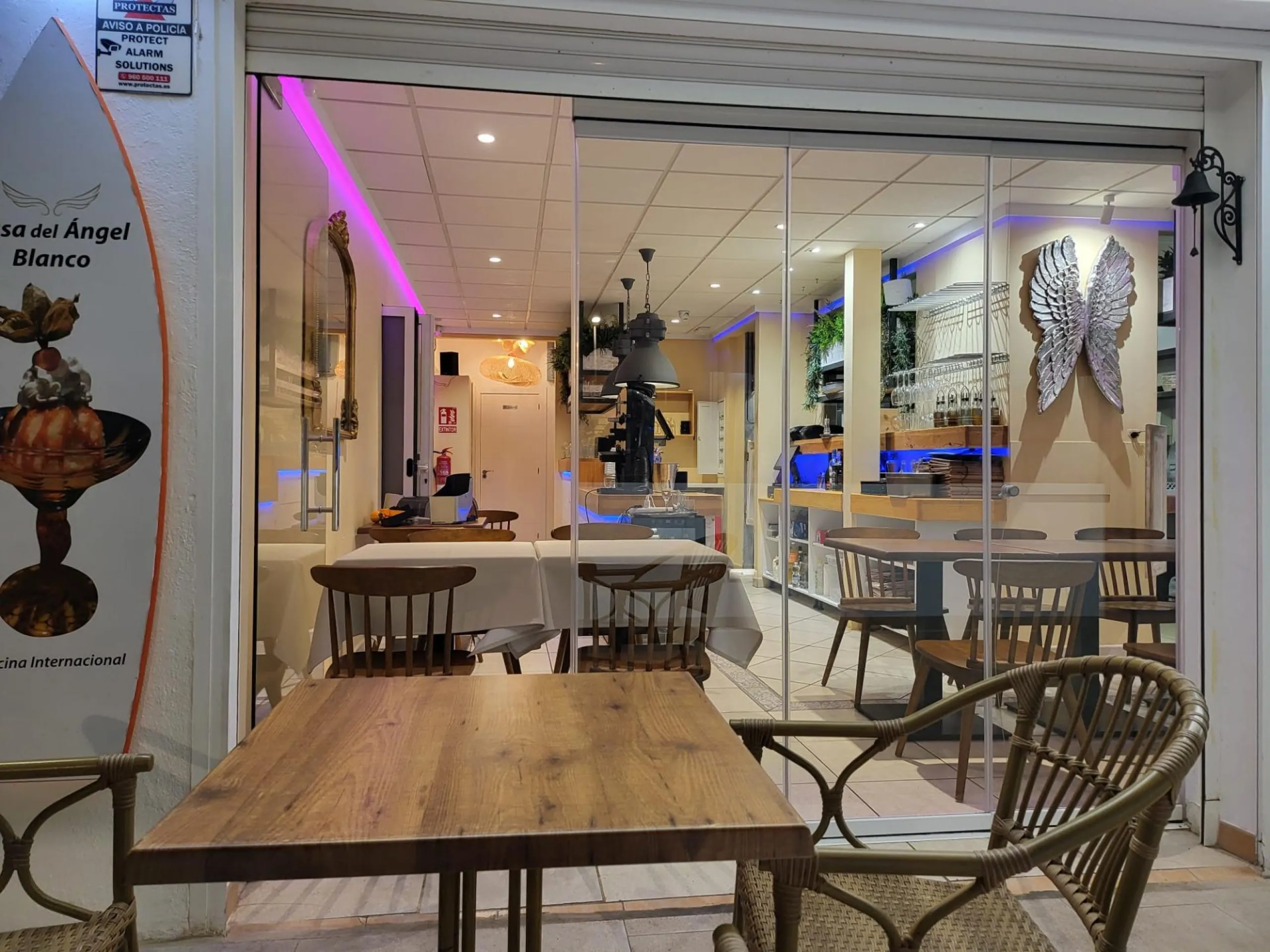 Unique opportunity in Calpe: beachfront restaurant ready to operate