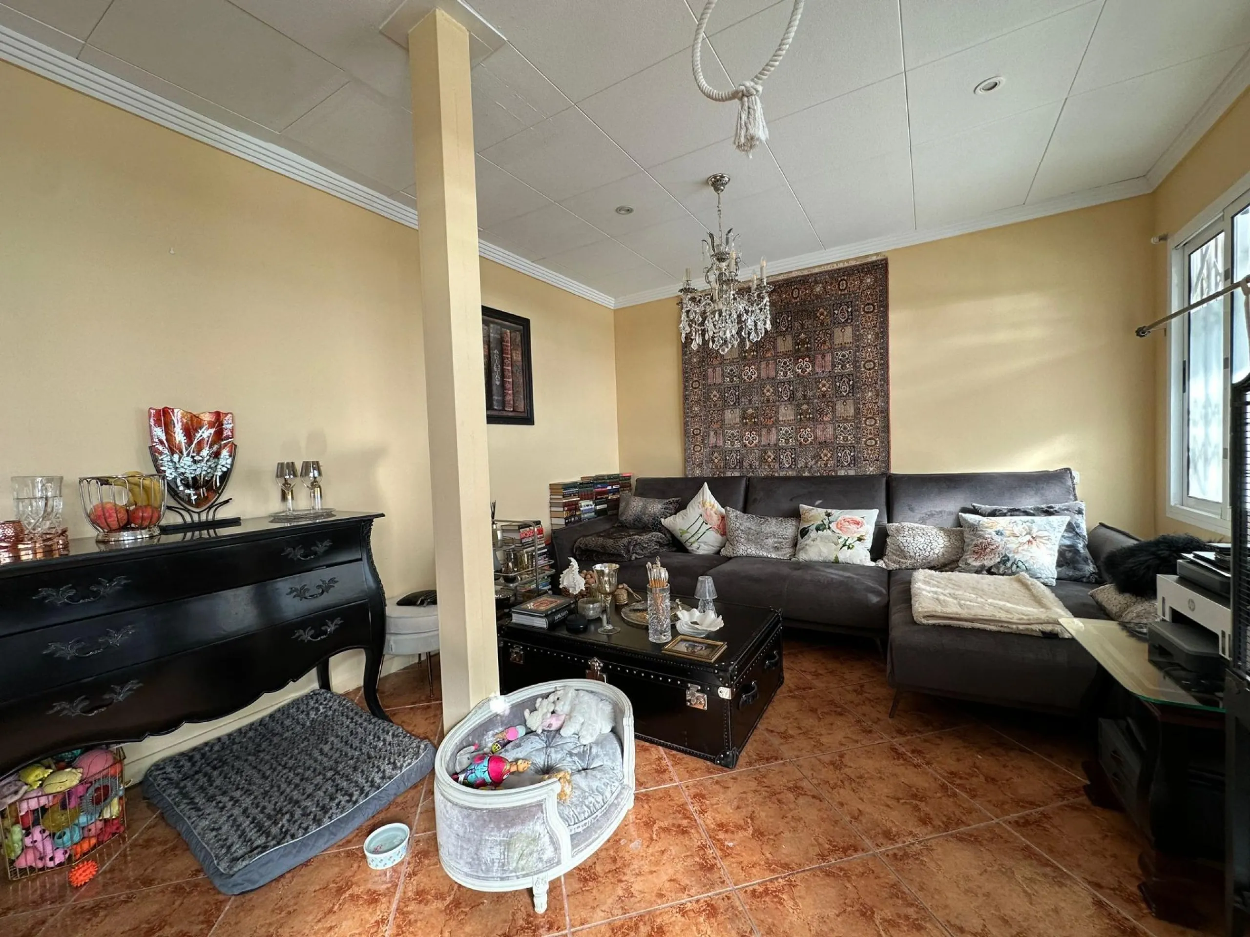 Elegant Apartment by the Sea with Business Potential