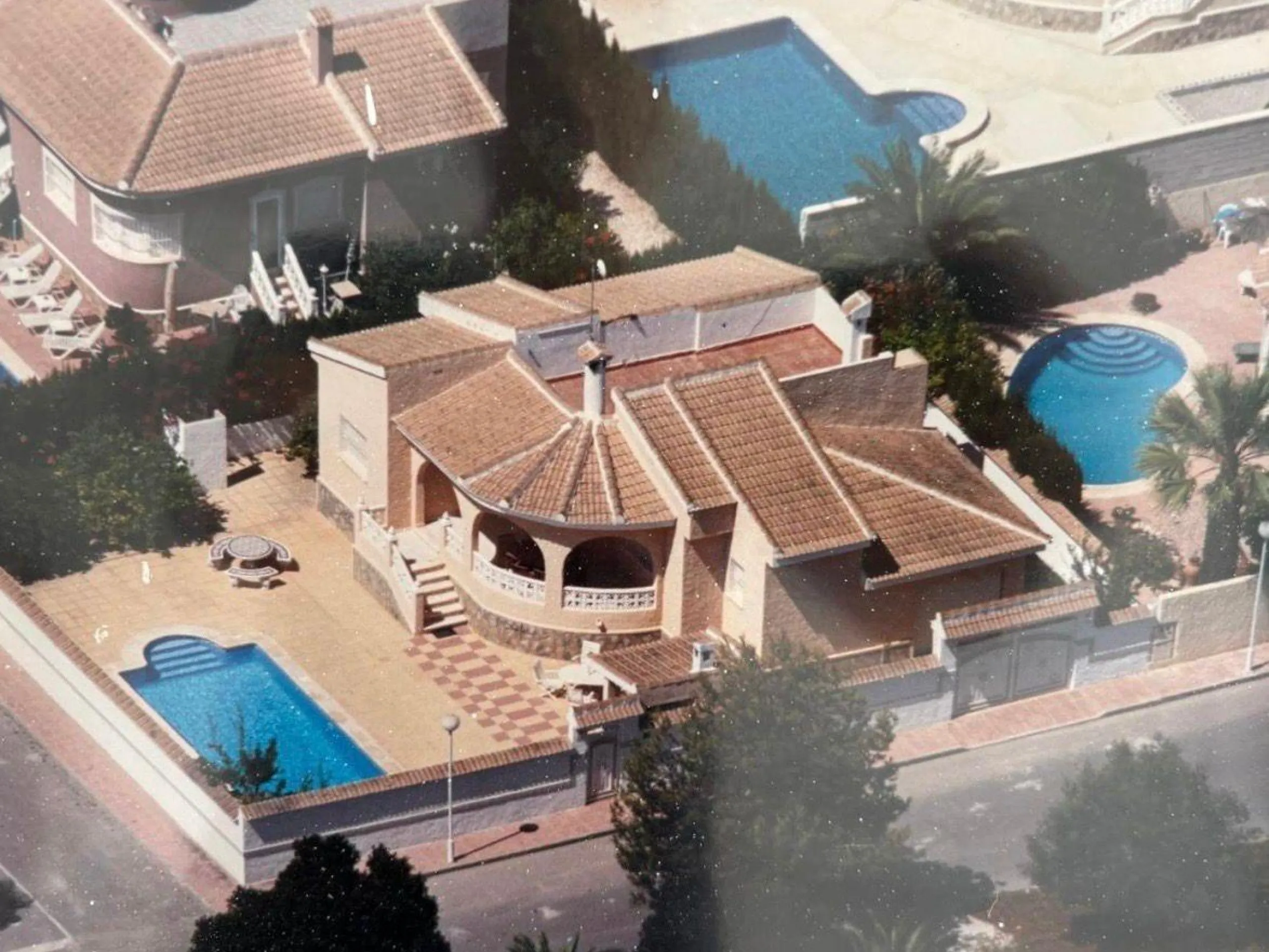 VILLA ESTILO MEDITERRANEO EN CIUDAD QUESADA CON PARCELA DE 500 M2 Y PROPIA PISCINA. 3 DORM. 2 BAÑOS. 110 M2 DE CASA.