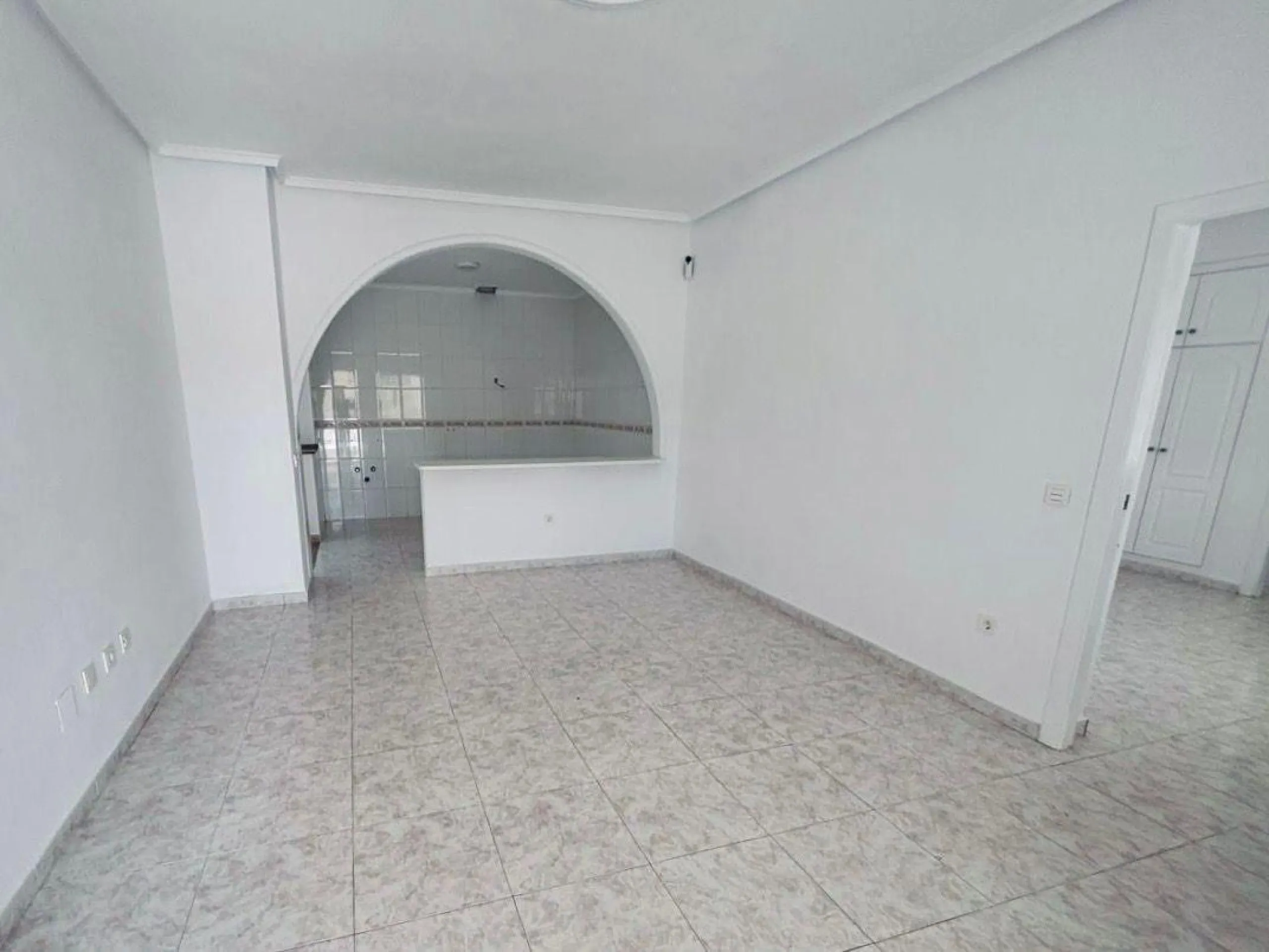 VILLA ESTILO MEDITERRANEO EN CIUDAD QUESADA CON PARCELA DE 500 M2 Y PROPIA PISCINA. 3 DORM. 2 BAÑOS. 110 M2 DE CASA.