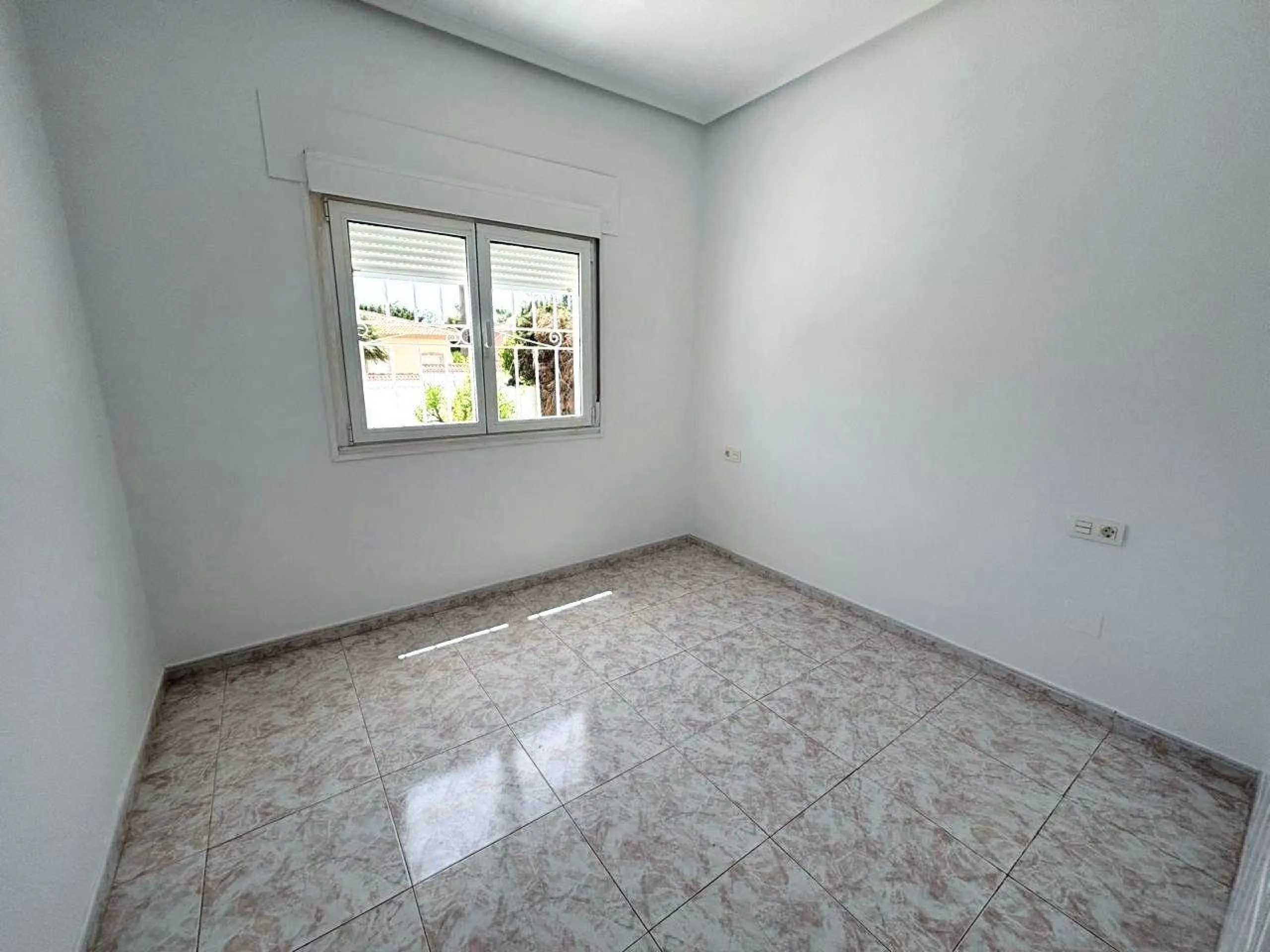 VILLA ESTILO MEDITERRANEO EN CIUDAD QUESADA CON PARCELA DE 500 M2 Y PROPIA PISCINA. 3 DORM. 2 BAÑOS. 110 M2 DE CASA.
