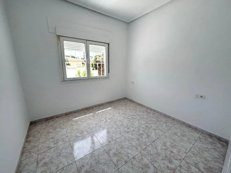 VILLA ESTILO MEDITERRANEO EN CIUDAD QUESADA CON PARCELA DE 500 M2 Y PROPIA PISCINA. 3 DORM. 2 BAÑOS. 110 M2 DE CASA.