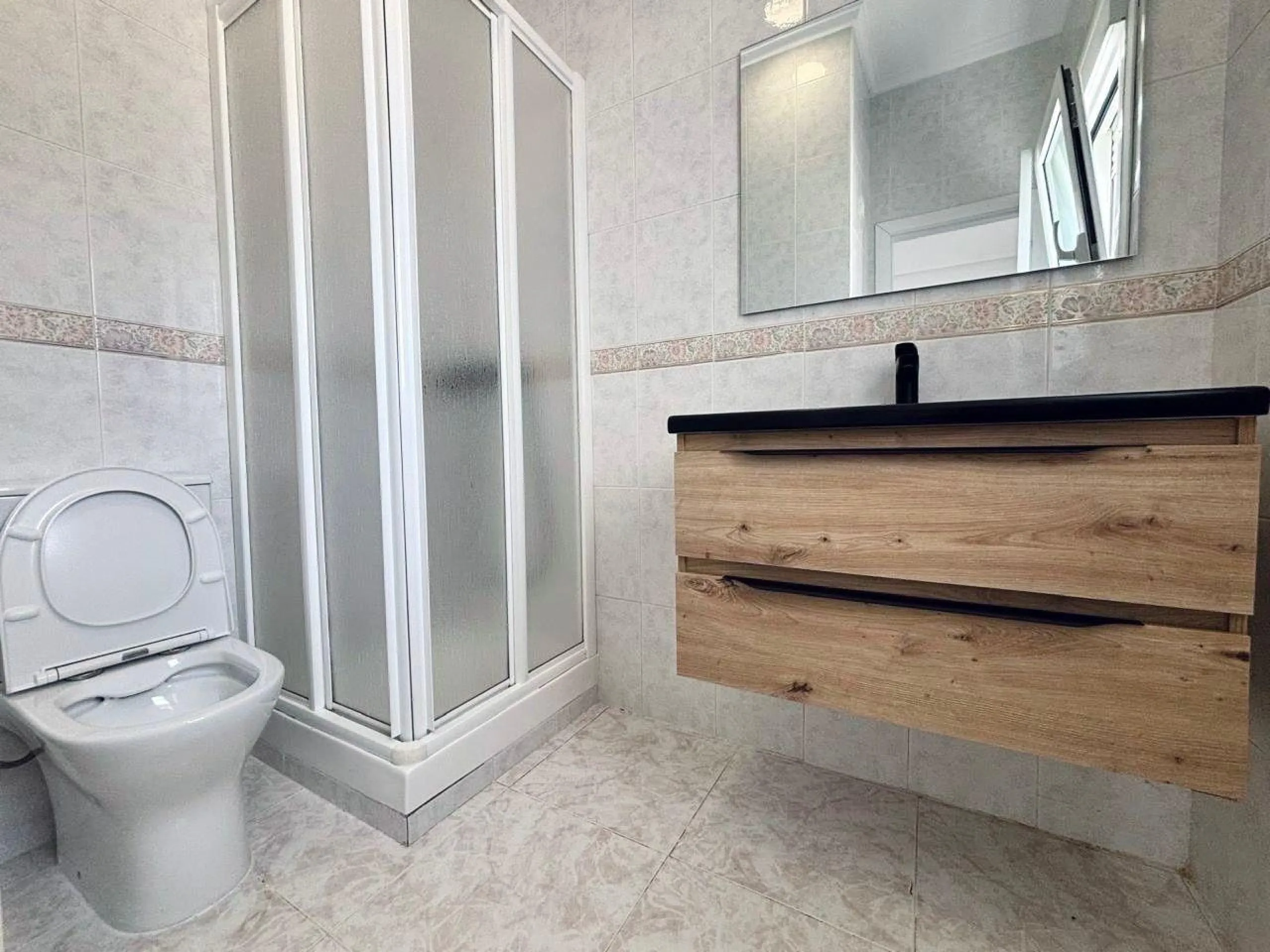 VILLA ESTILO MEDITERRANEO EN CIUDAD QUESADA CON PARCELA DE 500 M2 Y PROPIA PISCINA. 3 DORM. 2 BAÑOS. 110 M2 DE CASA.