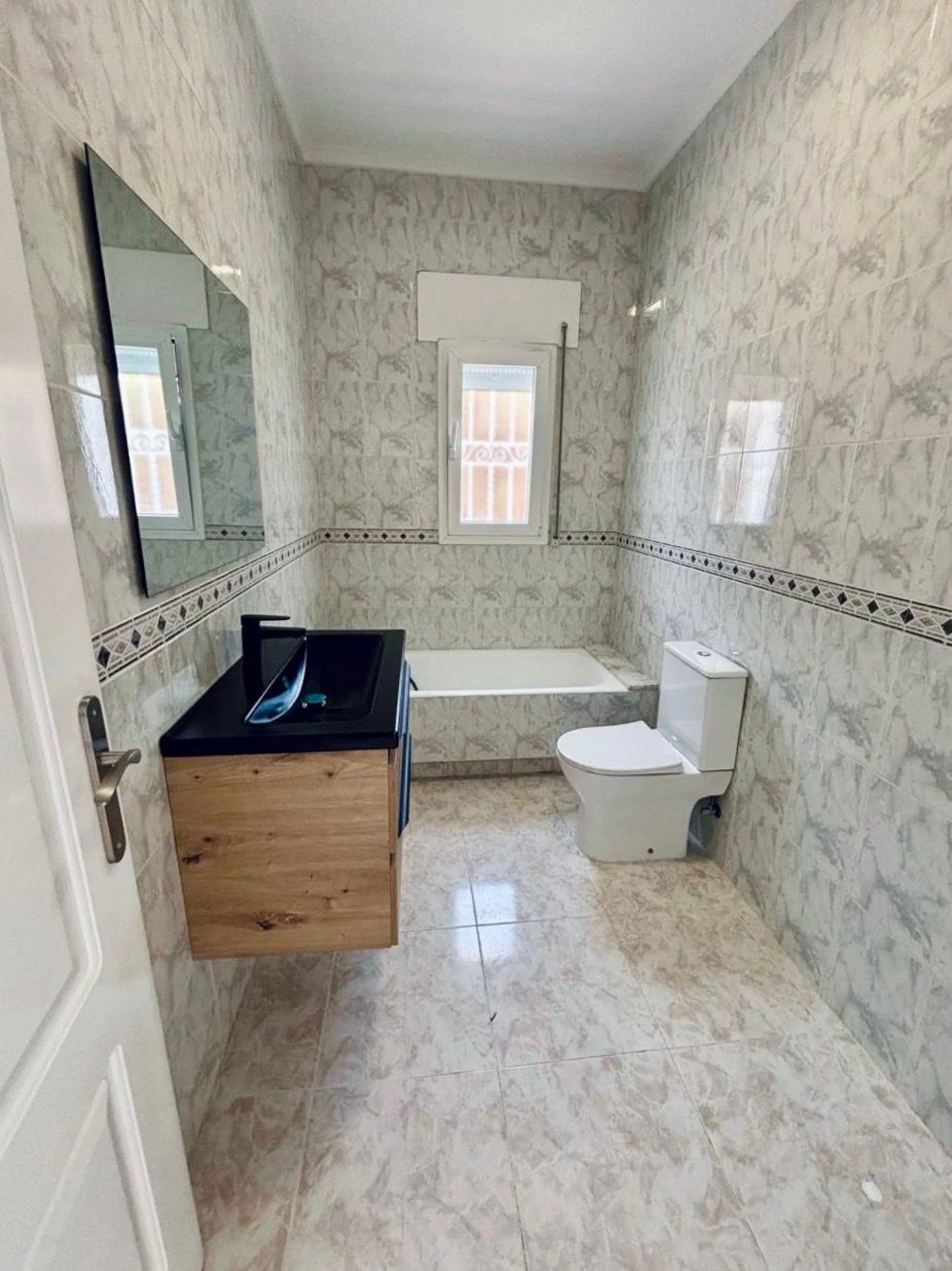 VILLA ESTILO MEDITERRANEO EN CIUDAD QUESADA CON PARCELA DE 500 M2 Y PROPIA PISCINA. 3 DORM. 2 BAÑOS. 110 M2 DE CASA.
