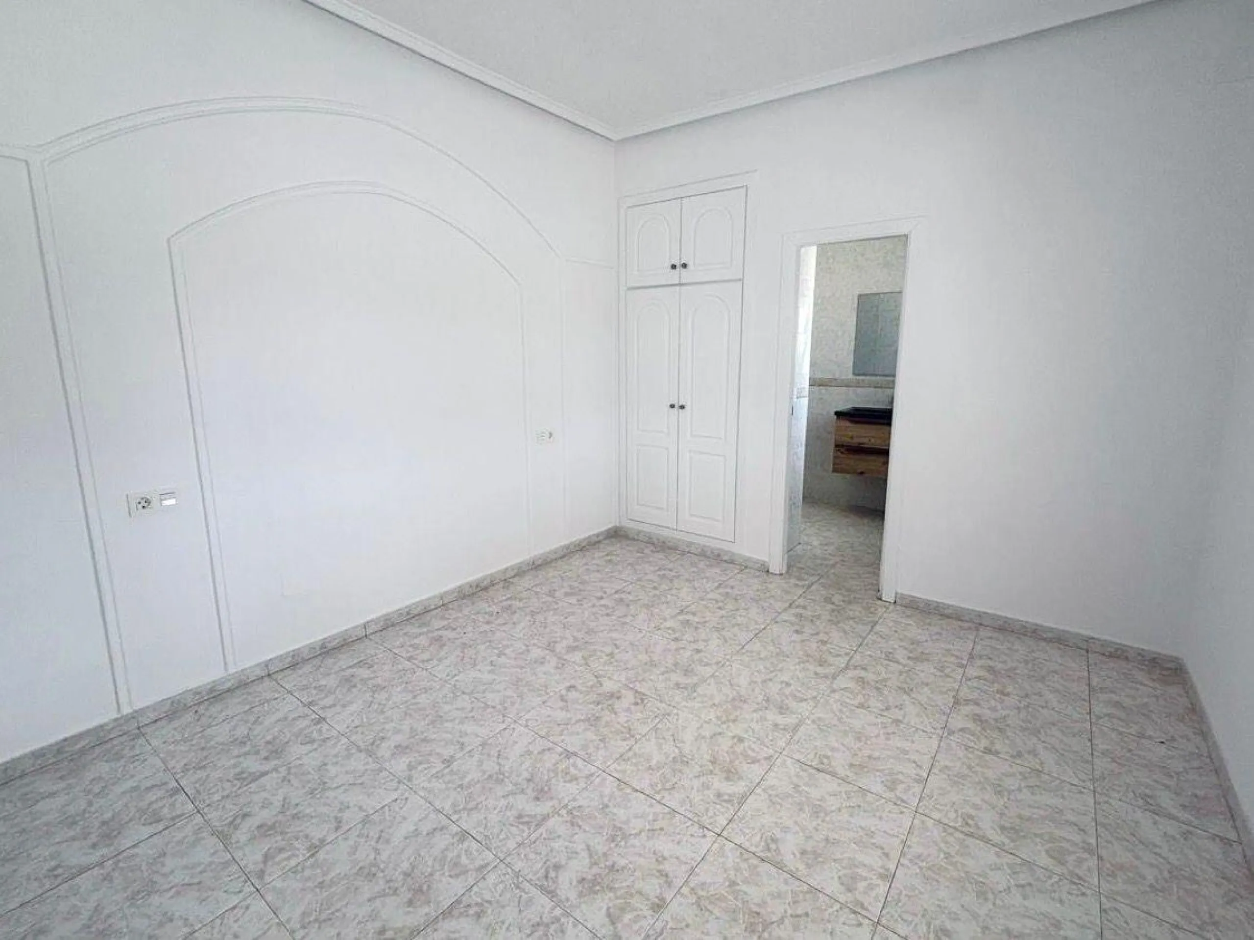 VILLA ESTILO MEDITERRANEO EN CIUDAD QUESADA CON PARCELA DE 500 M2 Y PROPIA PISCINA. 3 DORM. 2 BAÑOS. 110 M2 DE CASA.