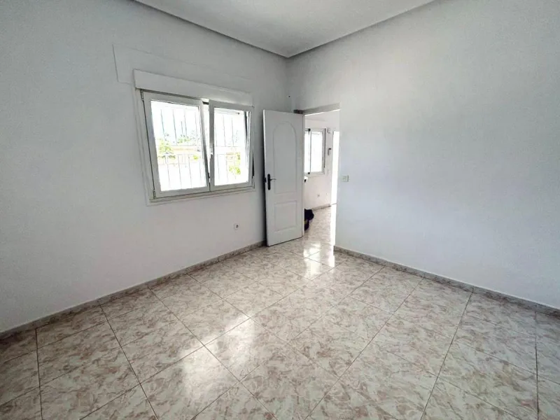 VILLA ESTILO MEDITERRANEO EN CIUDAD QUESADA CON PARCELA DE 500 M2 Y PROPIA PISCINA. 3 DORM. 2 BAÑOS. 110 M2 DE CASA.