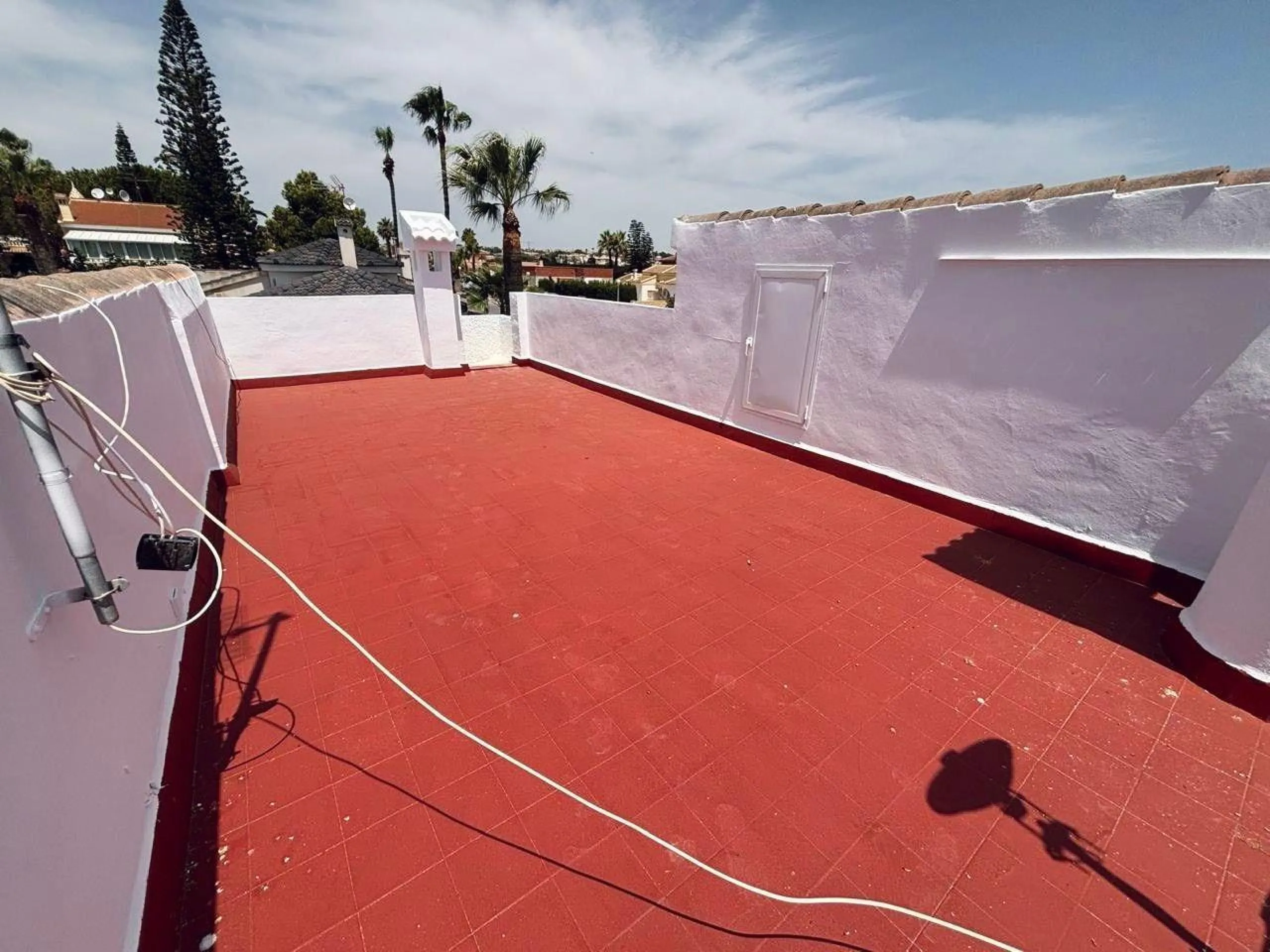 VILLA ESTILO MEDITERRANEO EN CIUDAD QUESADA CON PARCELA DE 500 M2 Y PROPIA PISCINA. 3 DORM. 2 BAÑOS. 110 M2 DE CASA.