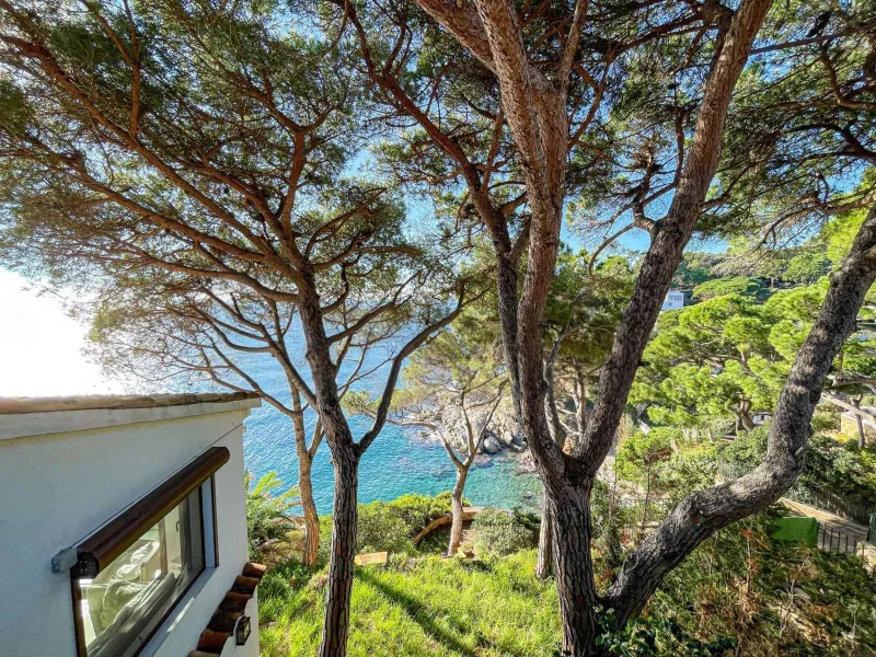 Mediterranean villa with direct beach access in Sant Antoni de Calonge, Costa Brava