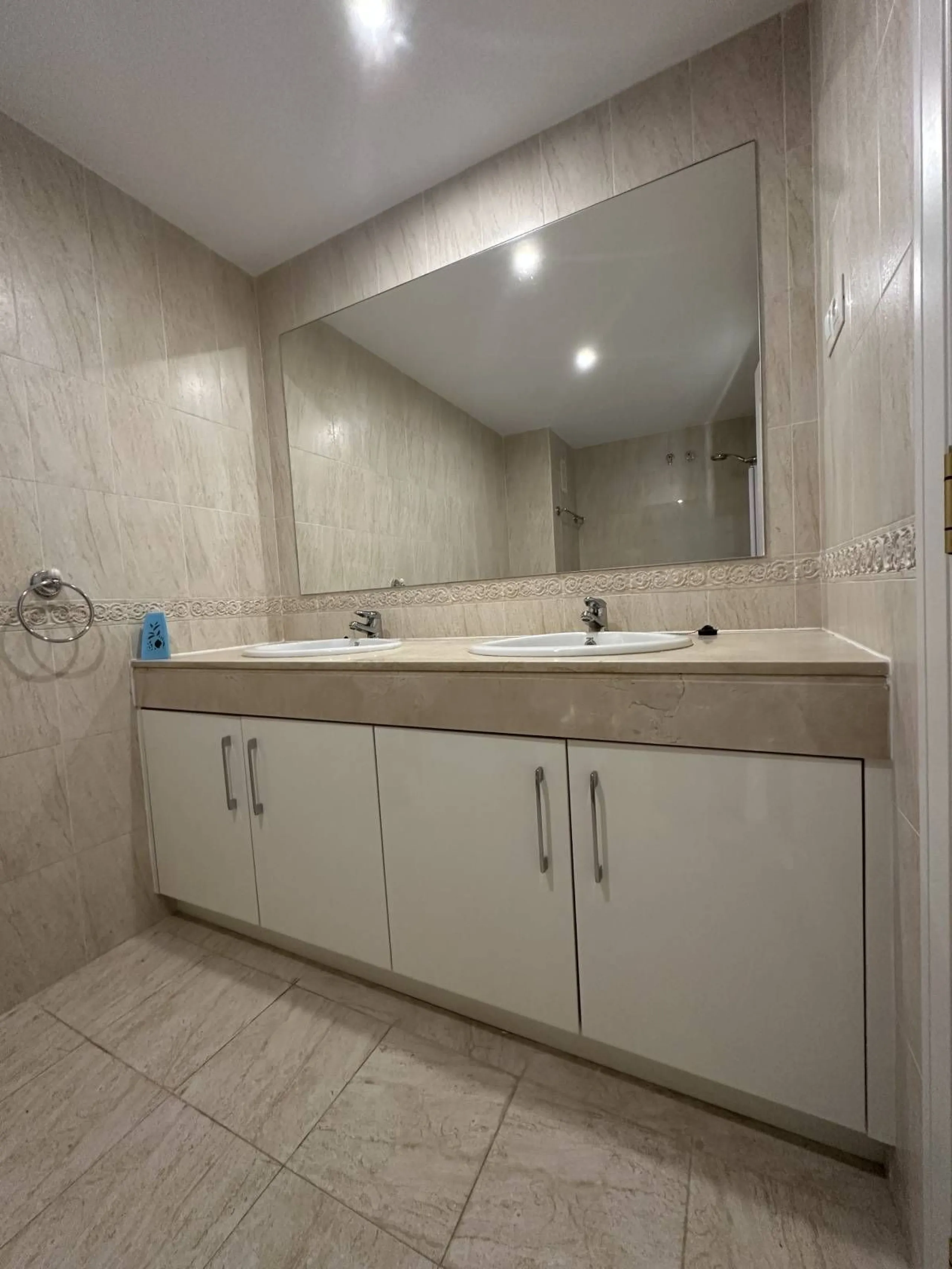 Atemberaubende 2-Zimmer-Wohnung mit Meerblick, privatem Tiefgaragenstellplatz und Abstellraum – Bellavista Hills 2, Calahonda – 349.000 €