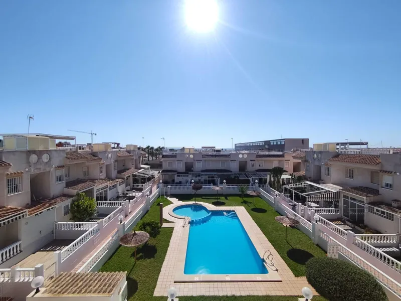 BUNGALOW 2 DORMITORIOS AGUAS NUEVAS, PISCINA COMUNITARIA 199.900€
