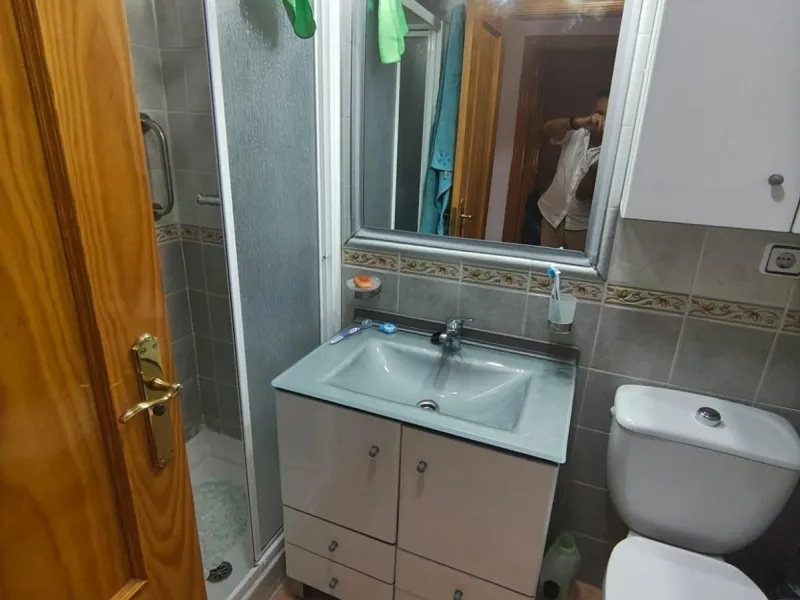 Просторный дом с двумя спальнями в районе Aguas Nuevas, Коста-дель-Соль.  В комплексе есть общая бассейн. Цена – 199 900 евро