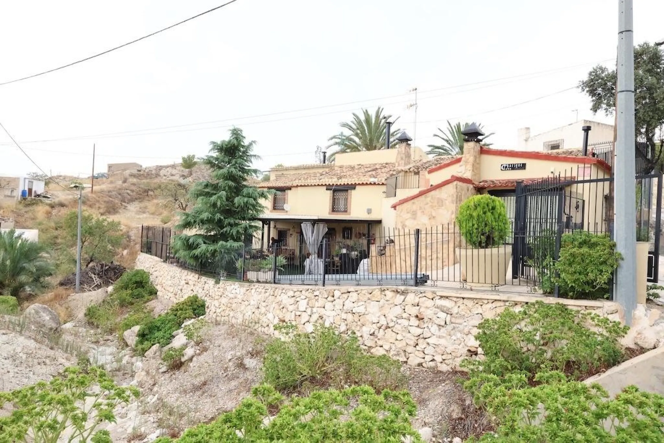 CASA INDEPENDIENTE EN FORTUNA (Murcia) JUNTO AL PARQUE NATURAL DE LA GARAPACHA CON 439 M2 DE PARCELA. 5 DORM. 3 BAÑOS.