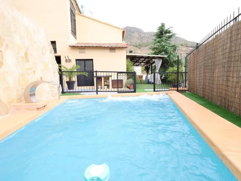 CASA INDEPENDIENTE EN FORTUNA (Murcia) JUNTO AL PARQUE NATURAL DE LA GARAPACHA CON 439 M2 DE PARCELA. 5 DORM. 3 BAÑOS.
