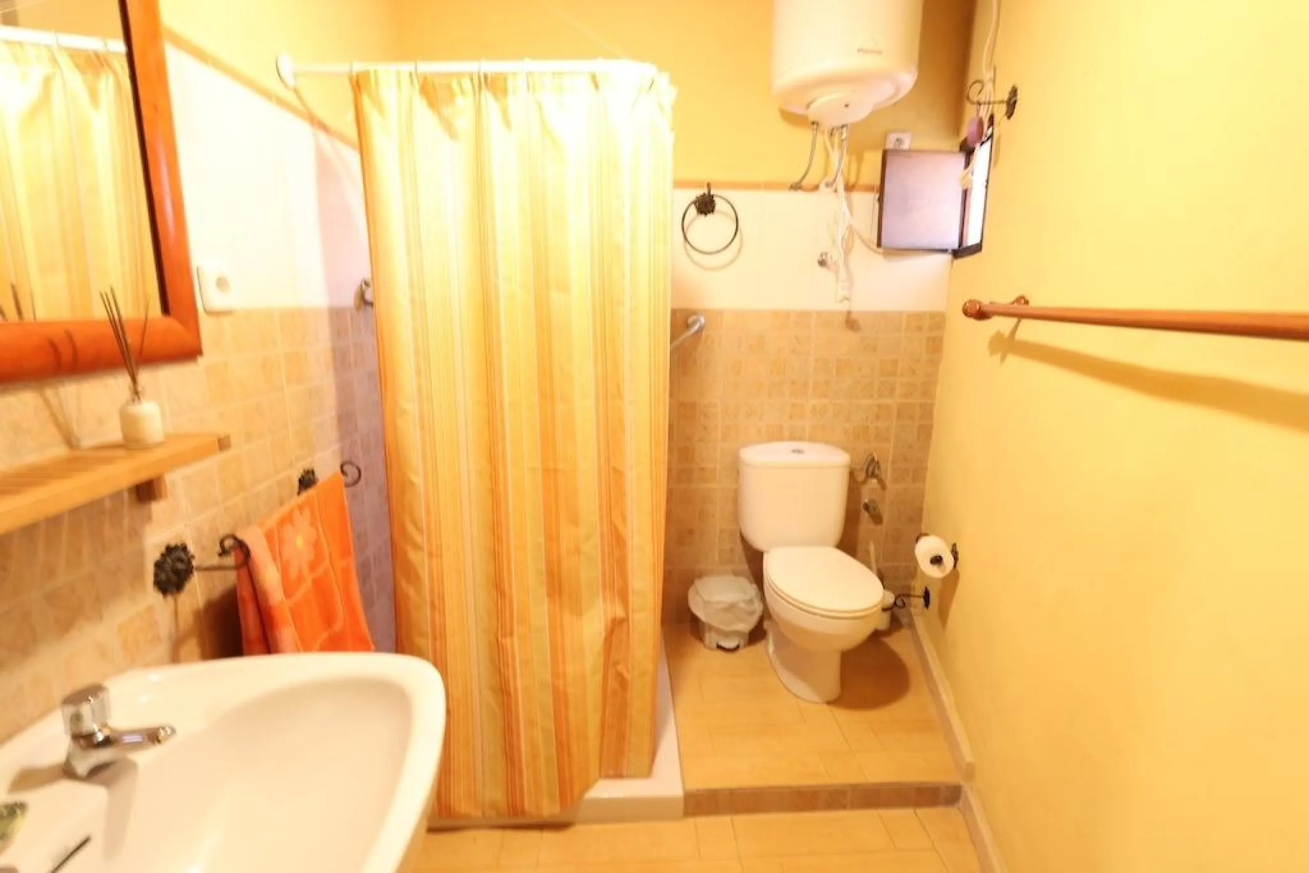 CASA INDEPENDIENTE EN FORTUNA (Murcia) JUNTO AL PARQUE NATURAL DE LA GARAPACHA CON 439 M2 DE PARCELA. 5 DORM. 3 BAÑOS.