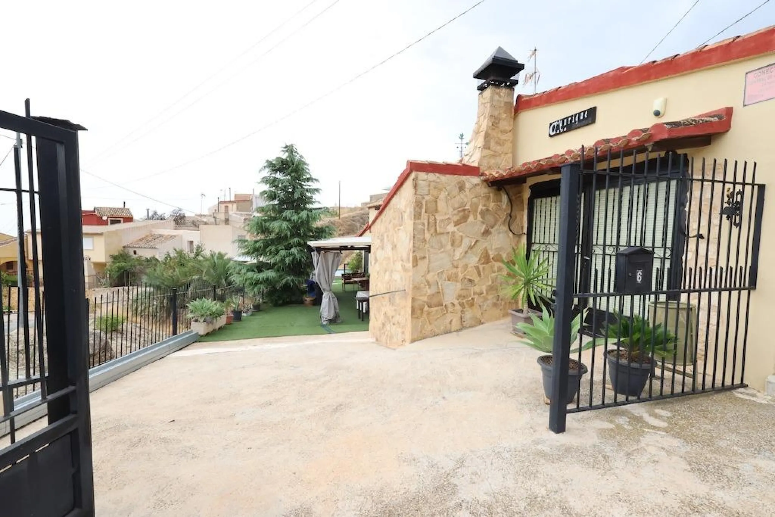 CASA INDEPENDIENTE EN FORTUNA (Murcia) JUNTO AL PARQUE NATURAL DE LA GARAPACHA CON 439 M2 DE PARCELA. 5 DORM. 3 BAÑOS.