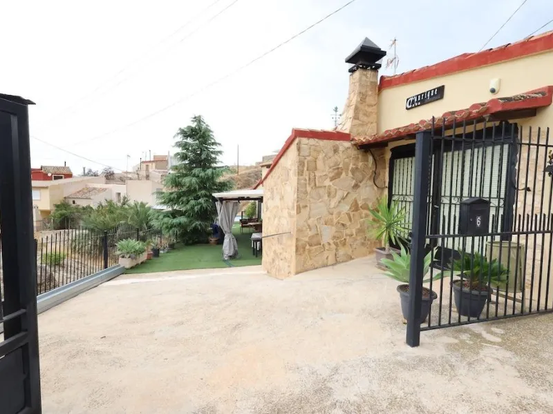 CASA INDEPENDIENTE EN FORTUNA (Murcia) JUNTO AL PARQUE NATURAL DE LA GARAPACHA CON 439 M2 DE PARCELA. 5 DORM. 3 BAÑOS.