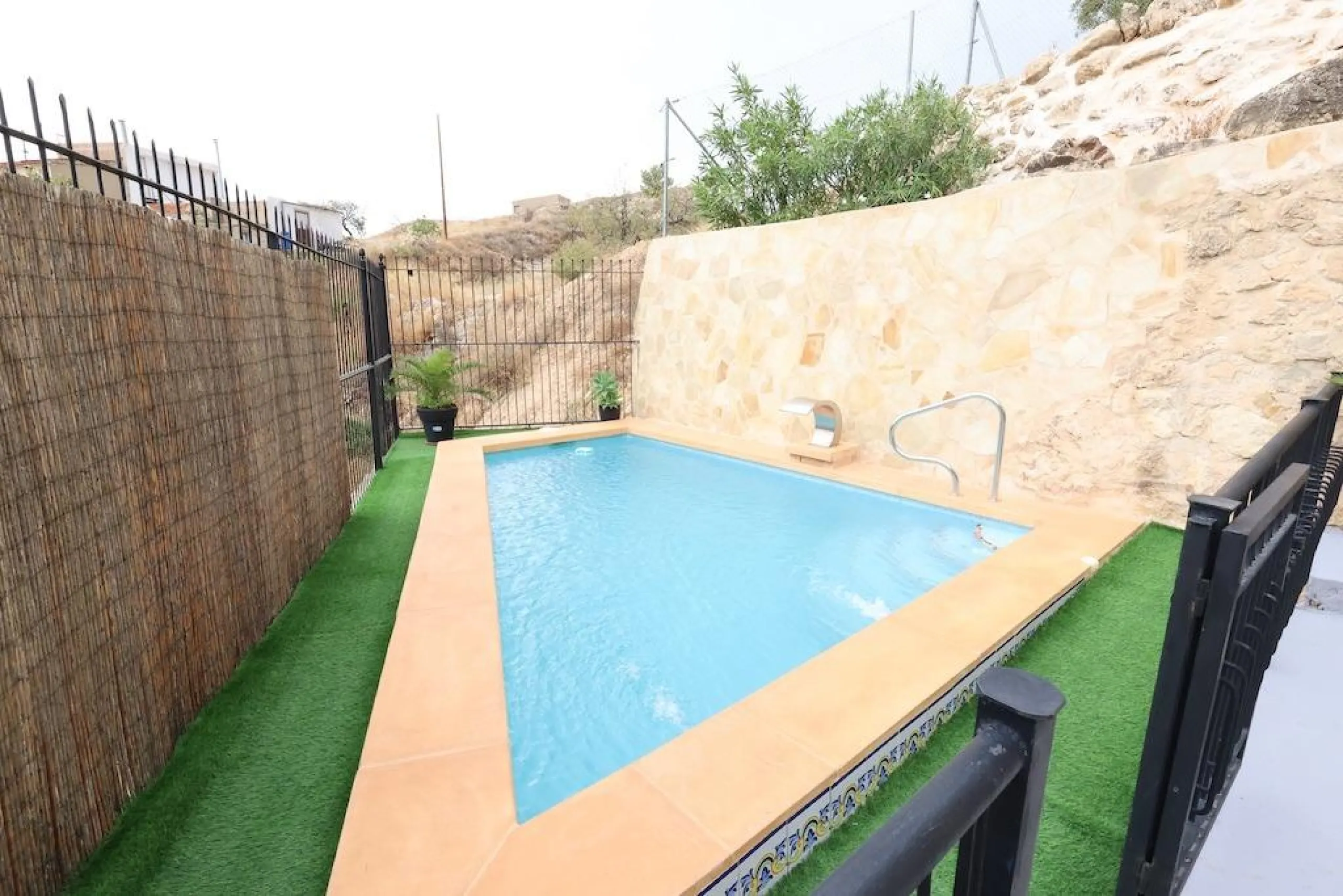 CASA INDEPENDIENTE EN FORTUNA (Murcia) JUNTO AL PARQUE NATURAL DE LA GARAPACHA CON 439 M2 DE PARCELA. 5 DORM. 3 BAÑOS.
