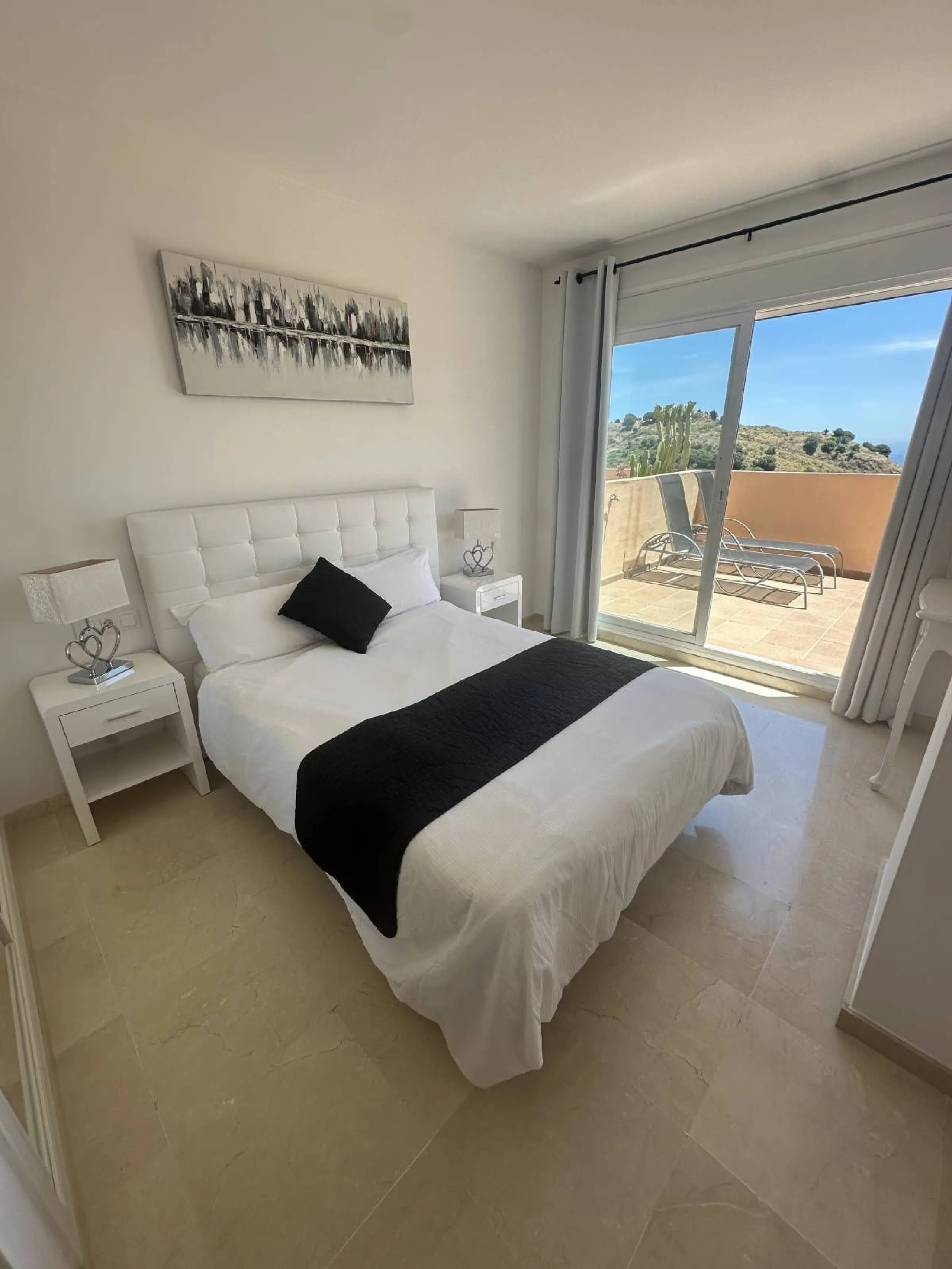Atemberaubende 2-Zimmer-Wohnung mit Meerblick, privatem Tiefgaragenstellplatz und Abstellraum – Bellavista Hills 2, Calahonda – 349.000 €