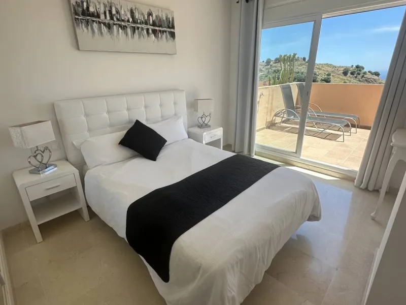 Atemberaubende 2-Zimmer-Wohnung mit Meerblick, privatem Tiefgaragenstellplatz und Abstellraum – Bellavista Hills 2, Calahonda – 349.000 €