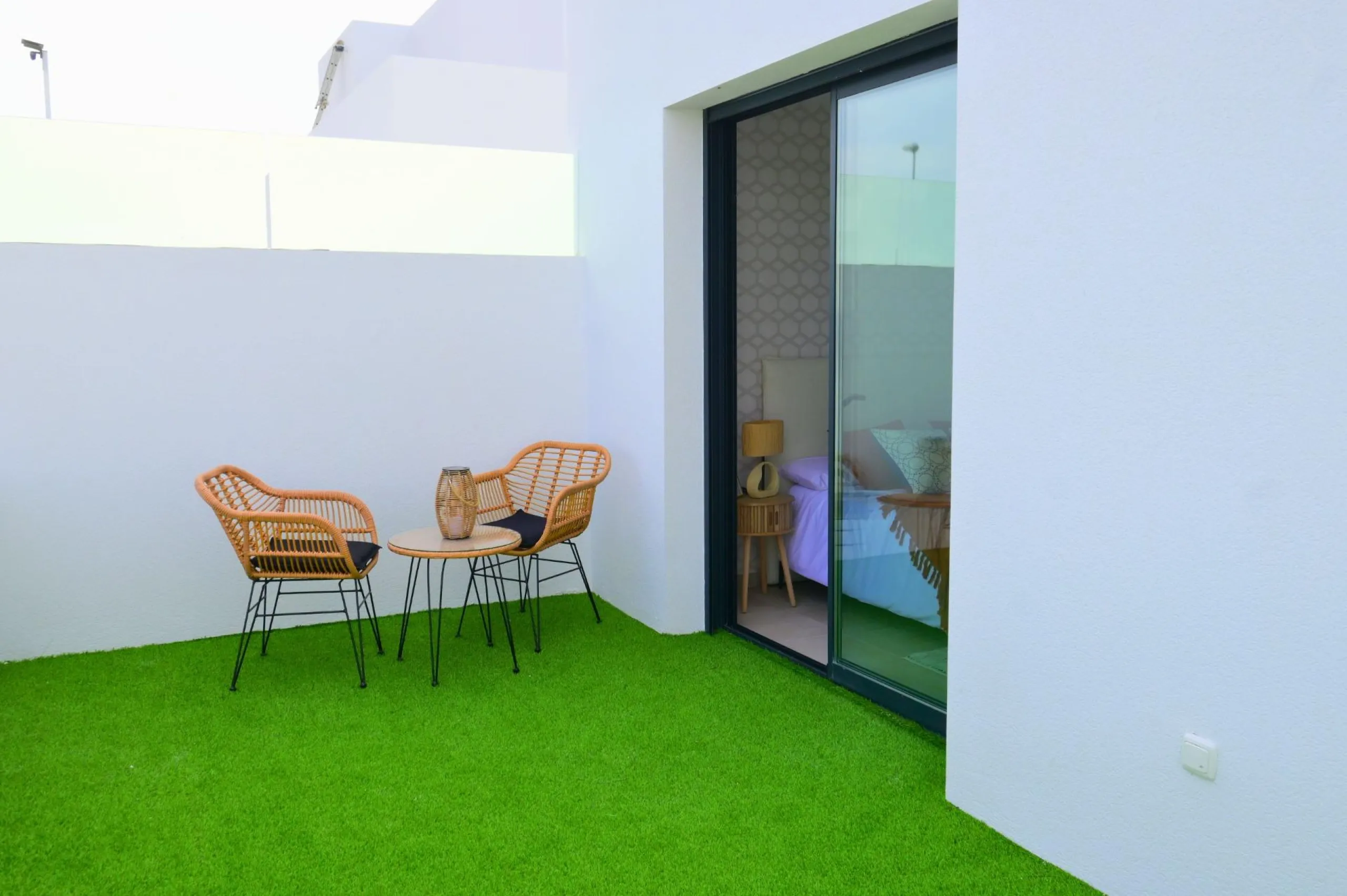 EXCLUSIVIDAD Y BIENESTAR: VILLA CON JARDÍN Y GARAJE PRIVADO