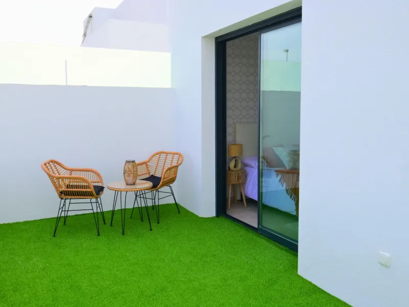 EXCLUSIVIDAD Y BIENESTAR: VILLA CON JARDÍN Y GARAJE PRIVADO