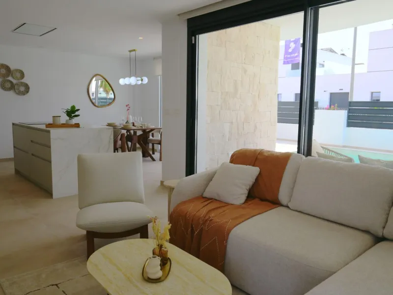 EXCLUSIVIDAD Y BIENESTAR: VILLA CON JARDÍN Y GARAJE PRIVADO