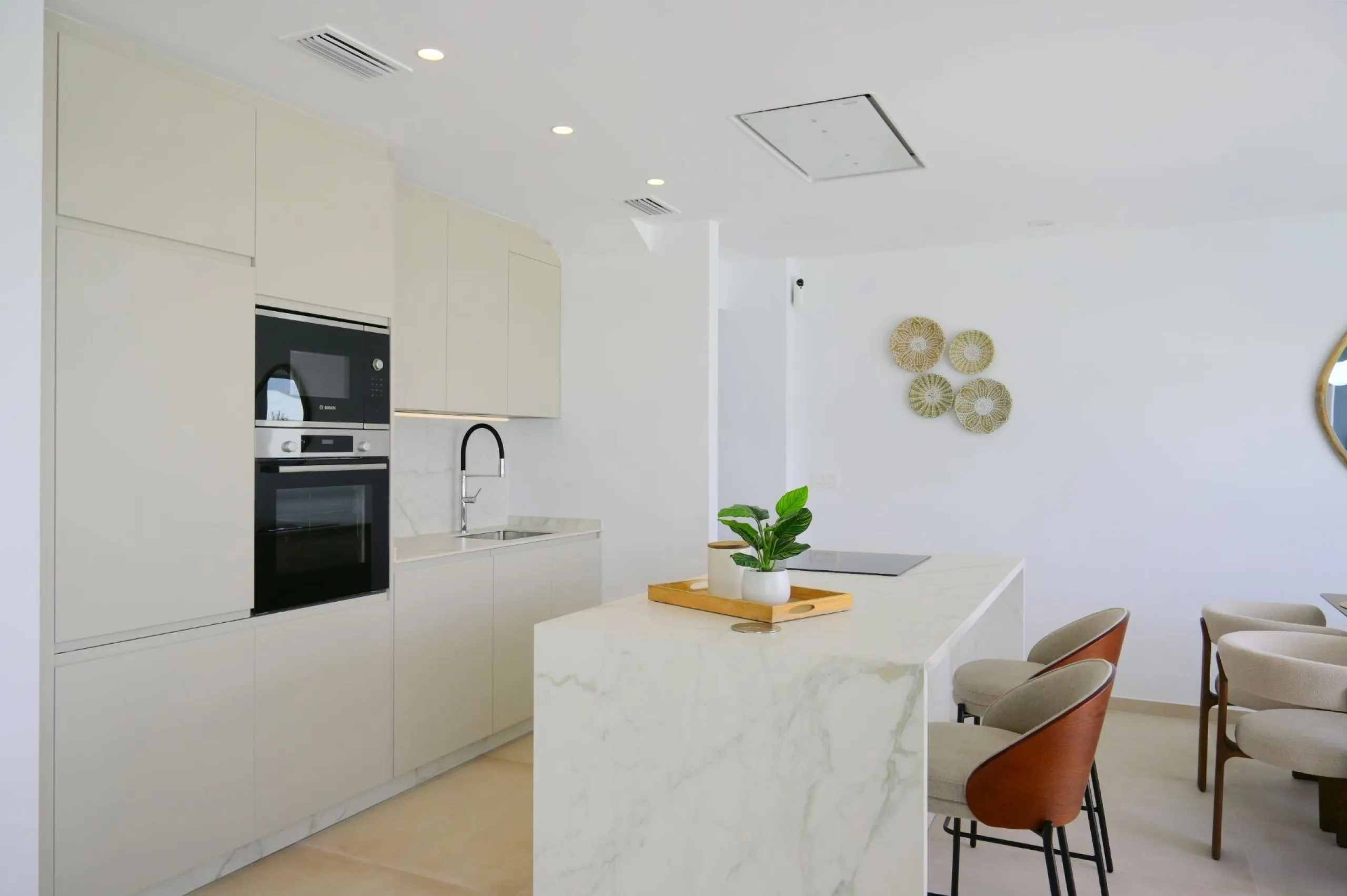 EXCLUSIVIDAD Y BIENESTAR: VILLA CON JARDÍN Y GARAJE PRIVADO