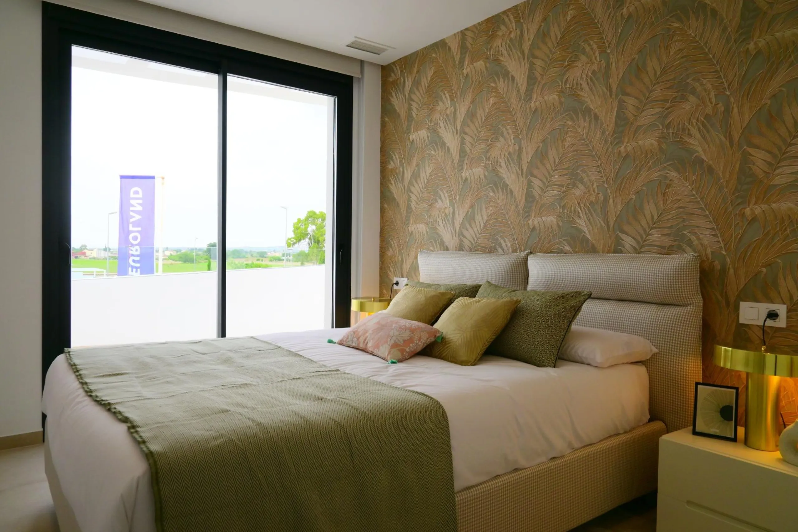 EXCLUSIVIDAD Y BIENESTAR: VILLA CON JARDÍN Y GARAJE PRIVADO