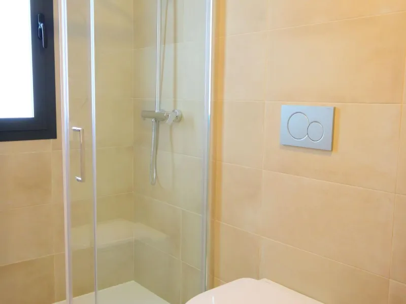EXCLUSIVIDAD Y BIENESTAR: VILLA CON JARDÍN Y GARAJE PRIVADO