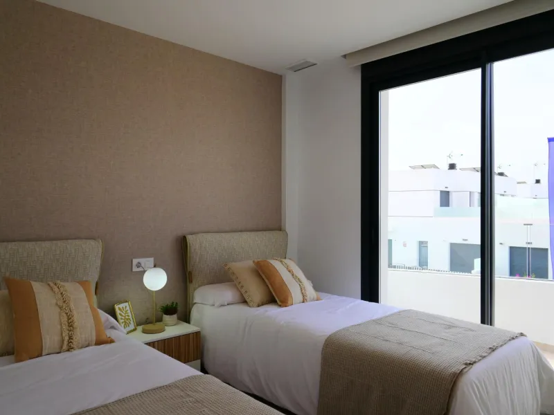 EXCLUSIVIDAD Y BIENESTAR: VILLA CON JARDÍN Y GARAJE PRIVADO