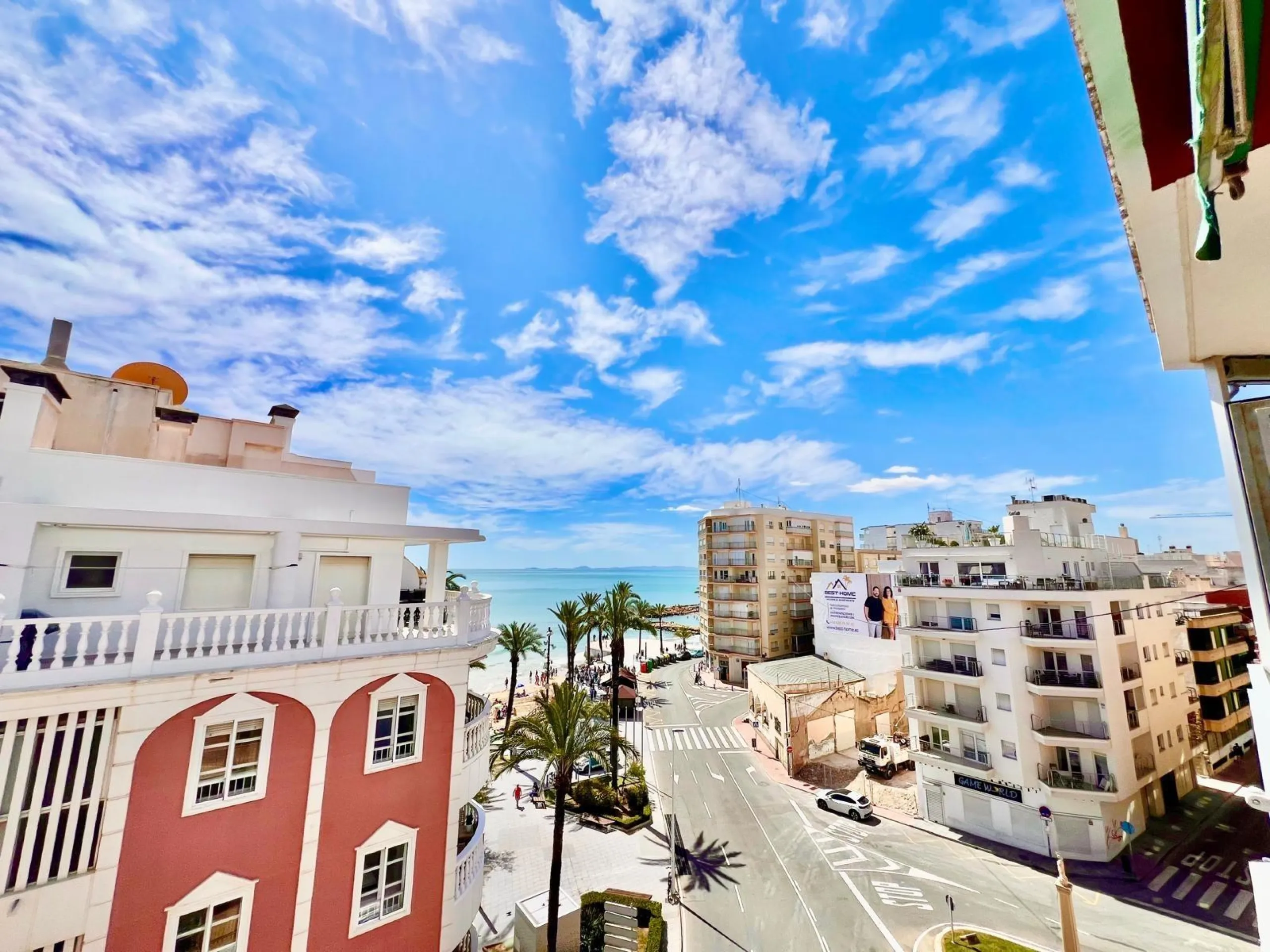 ATICO A 50m DE LA PLAYA, ESPACIOSO Y CON VISTAS AL MAR