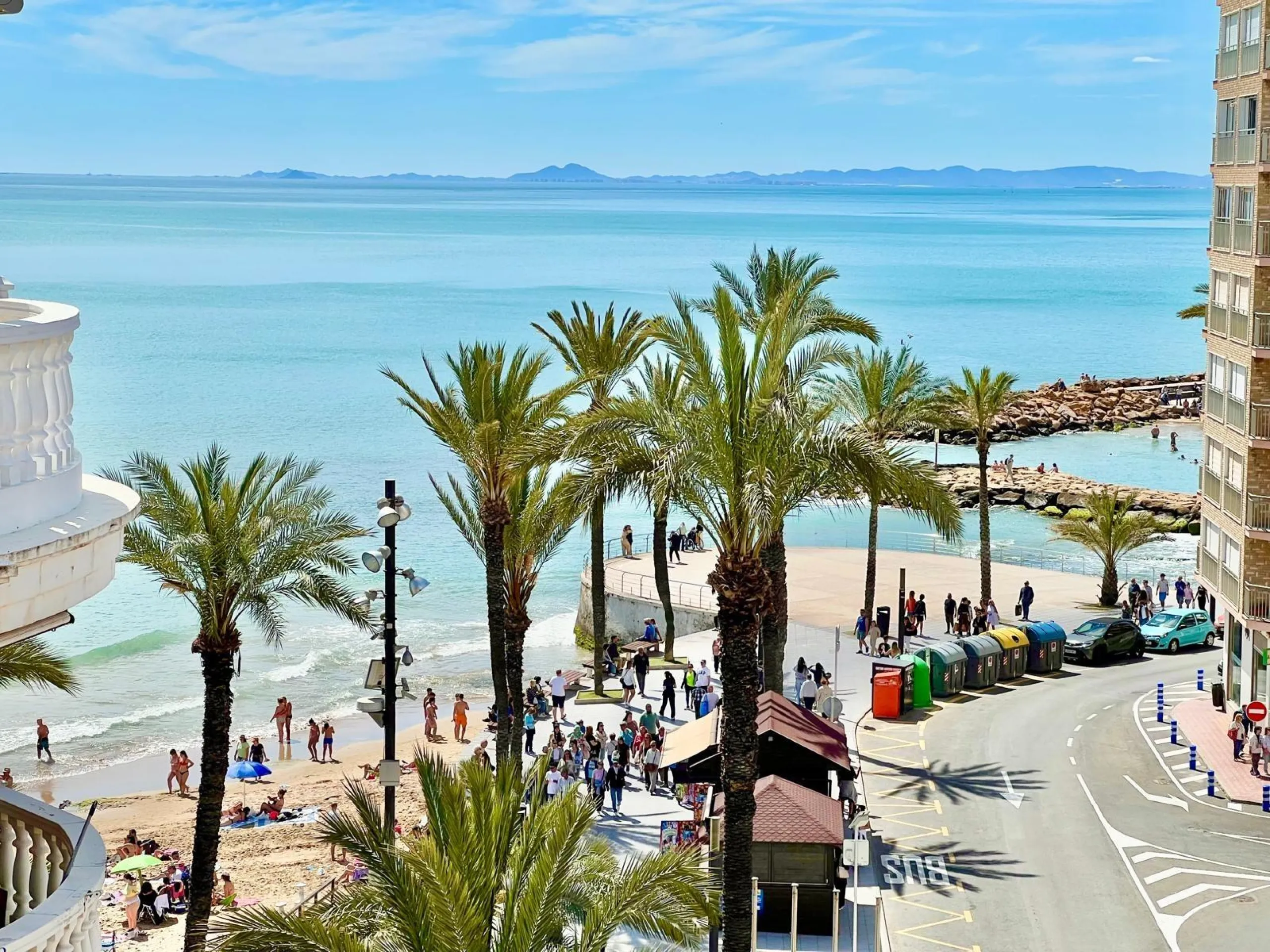 ATICO A 50m DE LA PLAYA, ESPACIOSO Y CON VISTAS AL MAR