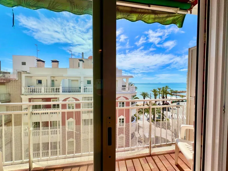 ATICO A 50m DE LA PLAYA, ESPACIOSO Y CON VISTAS AL MAR
