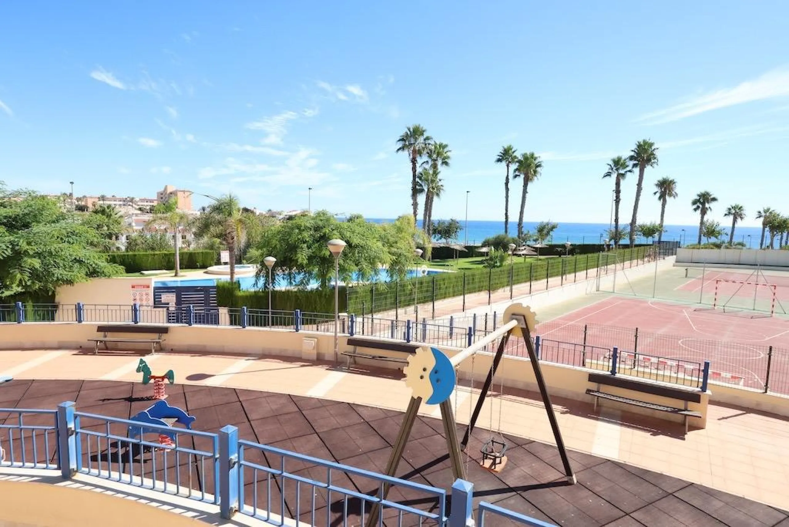 Mil Palmeras – Penthouse with Sea Views Just 150 Meters from the Beach