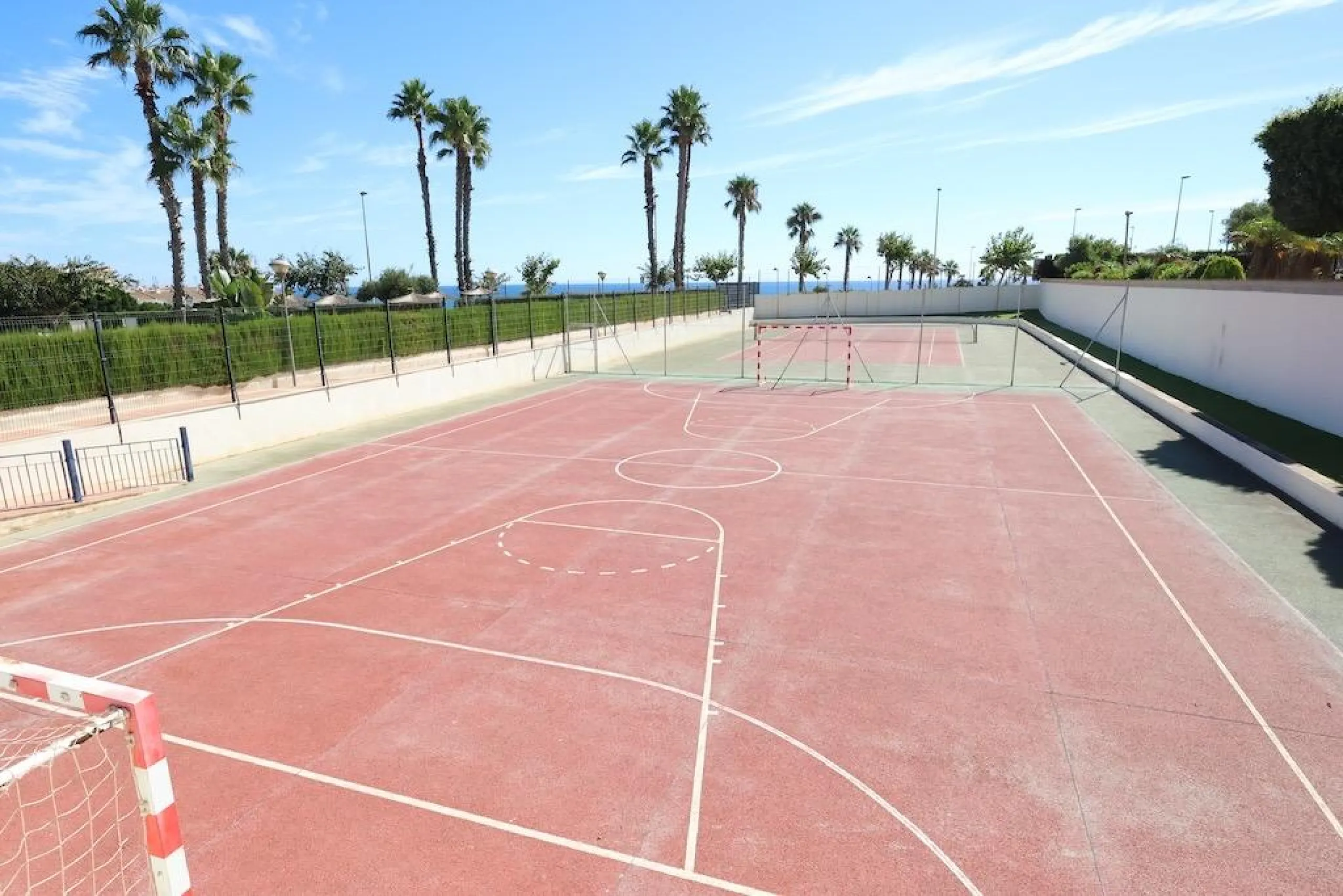 Mil Palmeras – Penthouse with Sea Views Just 150 Meters from the Beach