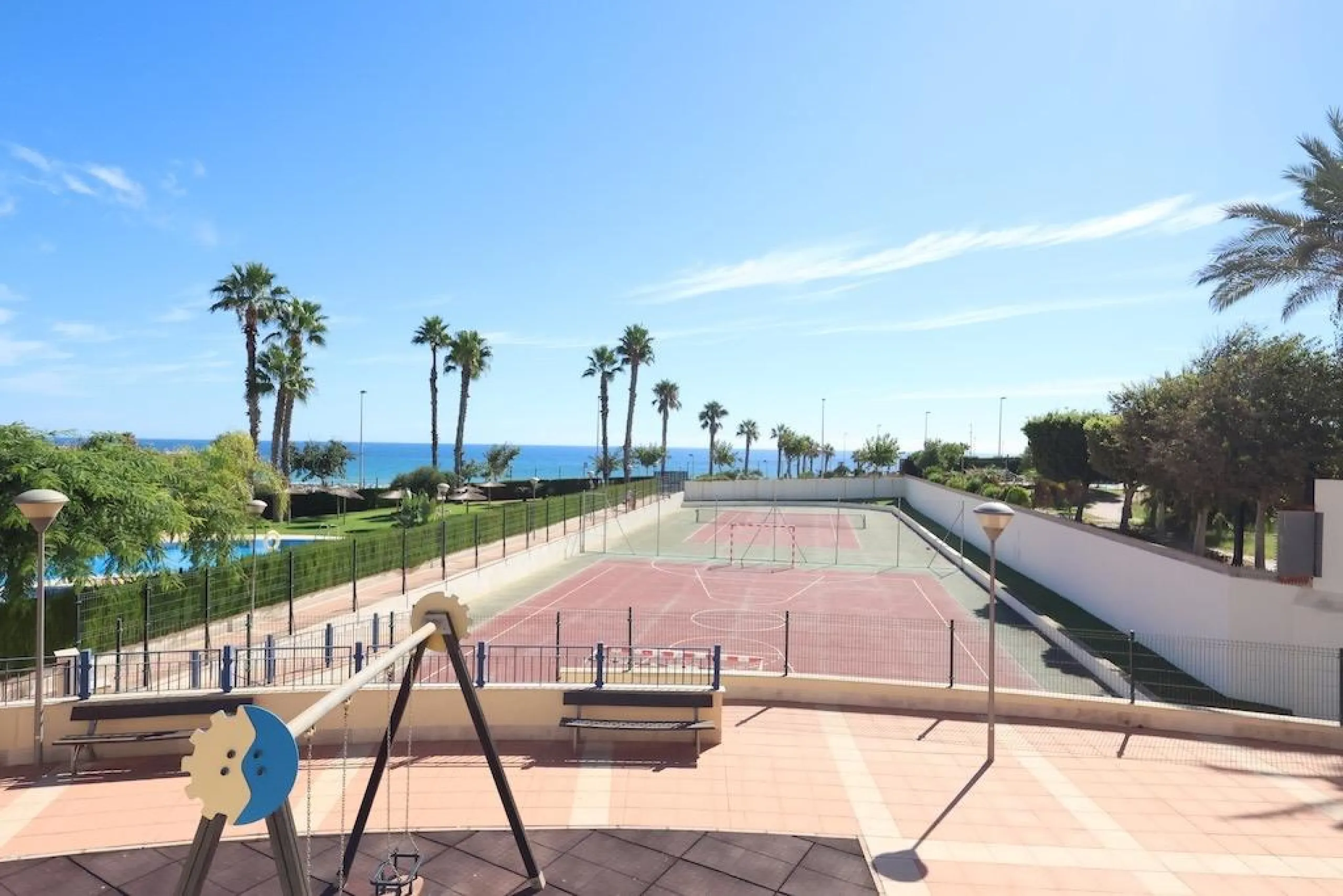 Mil Palmeras – Penthouse with Sea Views Just 150 Meters from the Beach