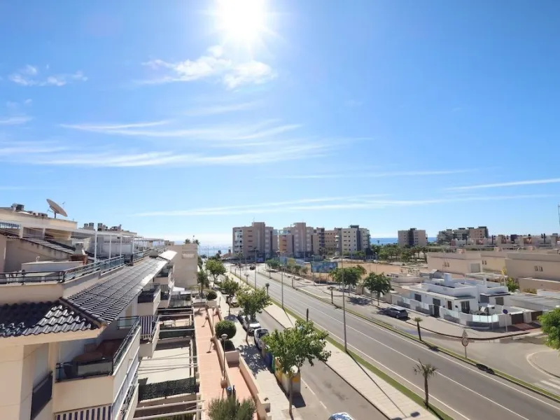 Mil Palmeras – Penthouse with Sea Views Just 150 Meters from the Beach