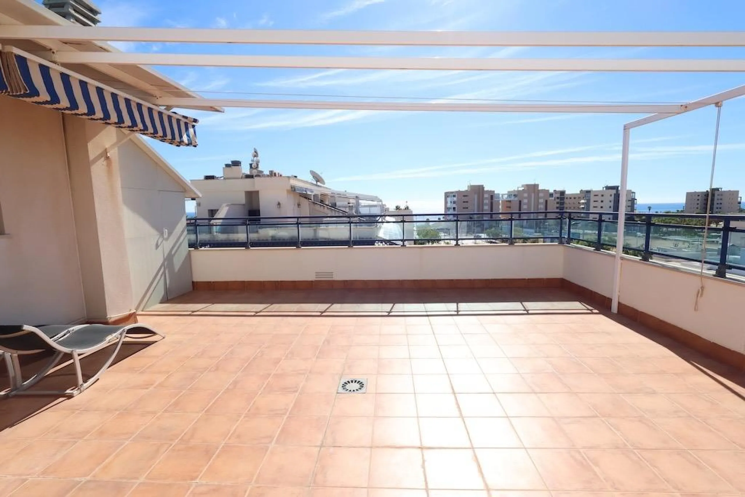Mil Palmeras – Penthouse with Sea Views Just 150 Meters from the Beach