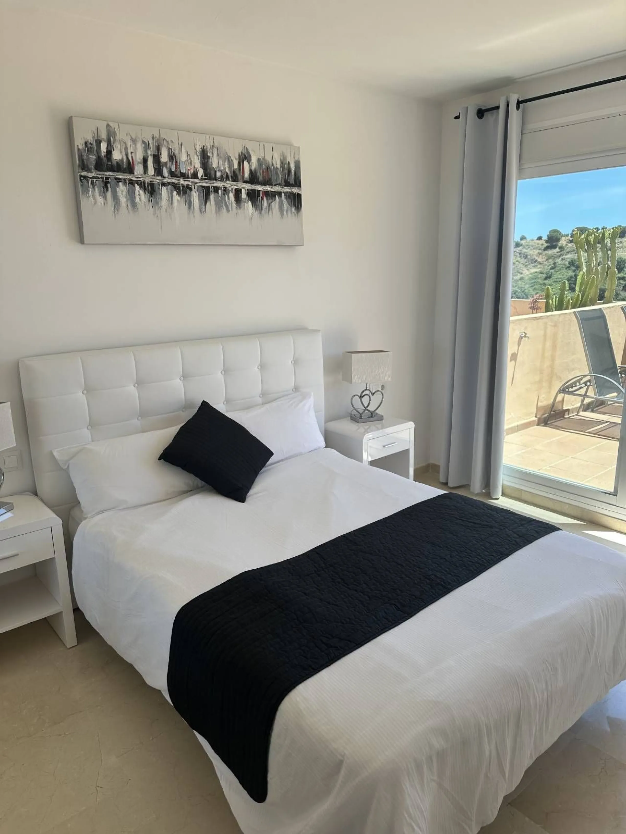 Atemberaubende 2-Zimmer-Wohnung mit Meerblick, privatem Tiefgaragenstellplatz und Abstellraum – Bellavista Hills 2, Calahonda – 349.000 €