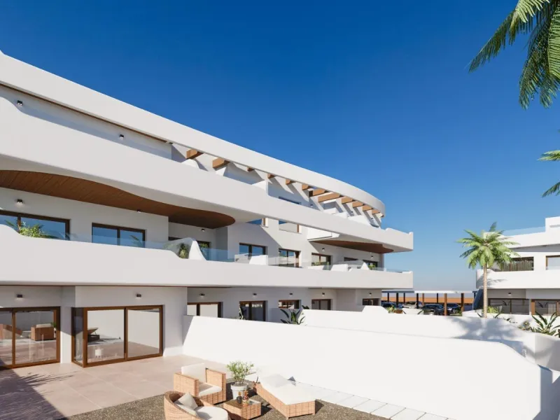 OBRA NUEVA EN LOS ALCÁZARES CON VISTAS AL MAR NENOR. BUNGALOWS PLANTA BAJA Y ALTA. 2 DORM. 2 BAÑOS. PARKING Y PISCINA.