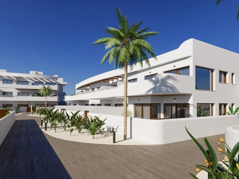 OBRA NUEVA EN LOS ALCÁZARES CON VISTAS AL MAR NENOR. BUNGALOWS PLANTA BAJA Y ALTA. 2 DORM. 2 BAÑOS. PARKING Y PISCINA.