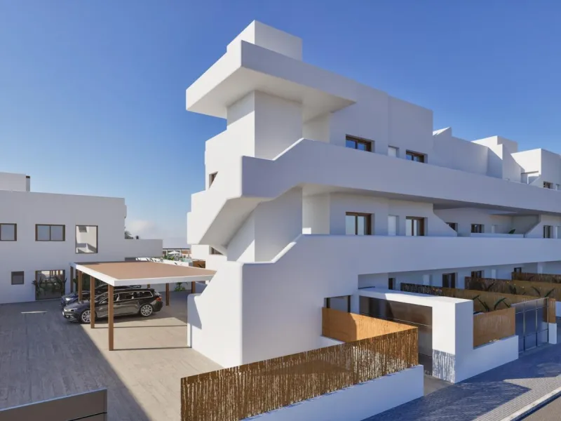 OBRA NUEVA EN LOS ALCÁZARES CON VISTAS AL MAR NENOR. BUNGALOWS PLANTA BAJA Y ALTA. 2 DORM. 2 BAÑOS. PARKING Y PISCINA.