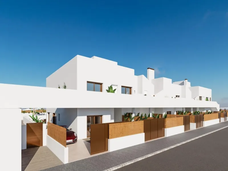OBRA NUEVA EN LOS ALCÁZARES CON VISTAS AL MAR NENOR. BUNGALOWS PLANTA BAJA Y ALTA. 2 DORM. 2 BAÑOS. PARKING Y PISCINA.