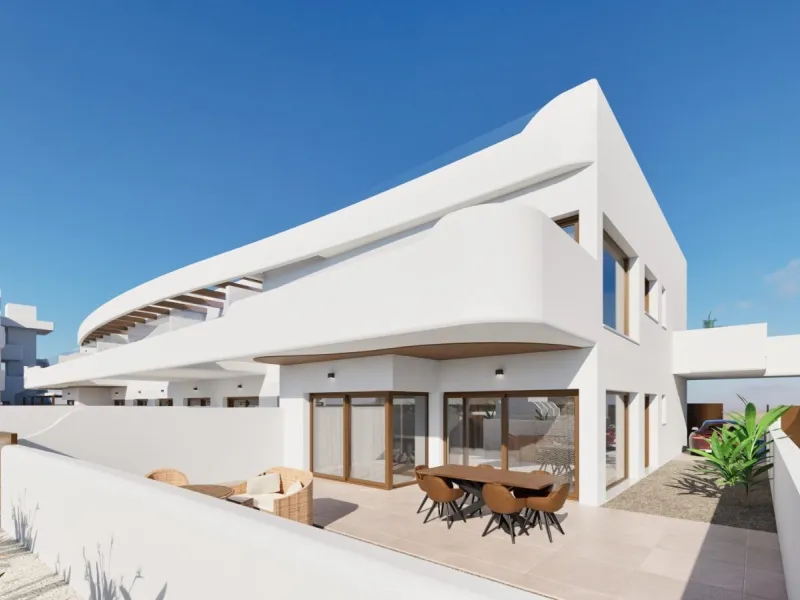 OBRA NUEVA EN LOS ALCÁZARES CON VISTAS AL MAR NENOR. BUNGALOWS PLANTA BAJA Y ALTA. 2 DORM. 2 BAÑOS. PARKING Y PISCINA.