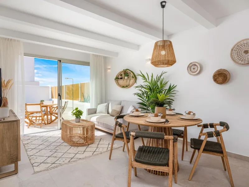 VILLA DE OBRA NUEVA EN LOS ALCÁZARES CON VISTAS AL MAR MENOR. 3 DORM. 2 BAÑOS. CON PISCINA PROPIA. PARCELA 230 M2.