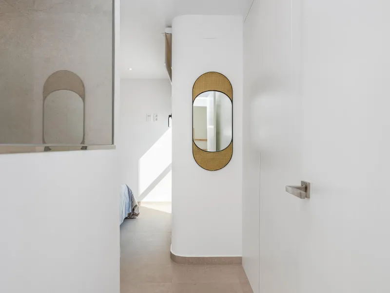 VILLA DE OBRA NUEVA EN LOS ALCÁZARES CON VISTAS AL MAR MENOR. 3 DORM. 2 BAÑOS. CON PISCINA PROPIA. PARCELA 230 M2.