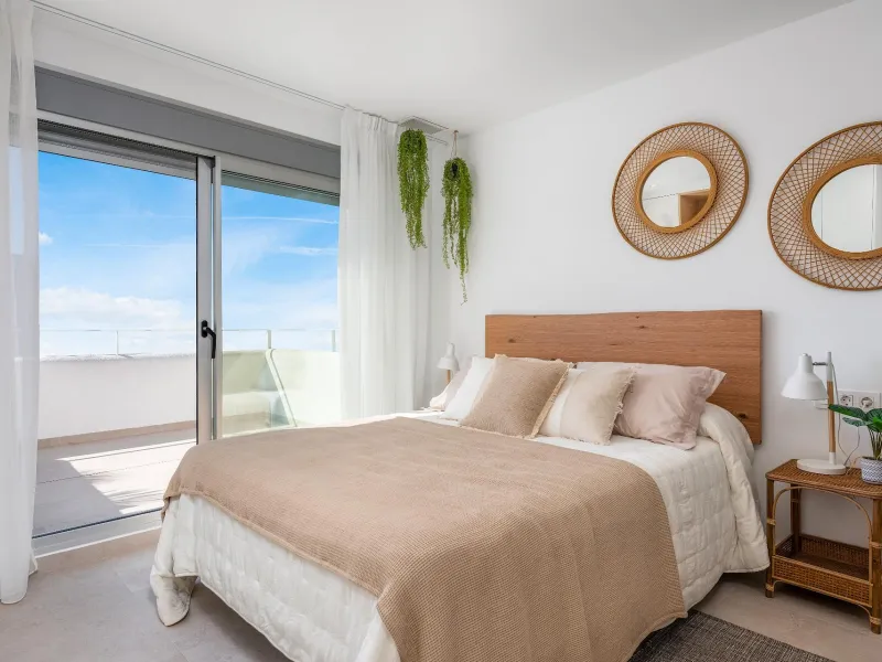 VILLA DE OBRA NUEVA EN LOS ALCÁZARES CON VISTAS AL MAR MENOR. 3 DORM. 2 BAÑOS. CON PISCINA PROPIA. PARCELA 230 M2.